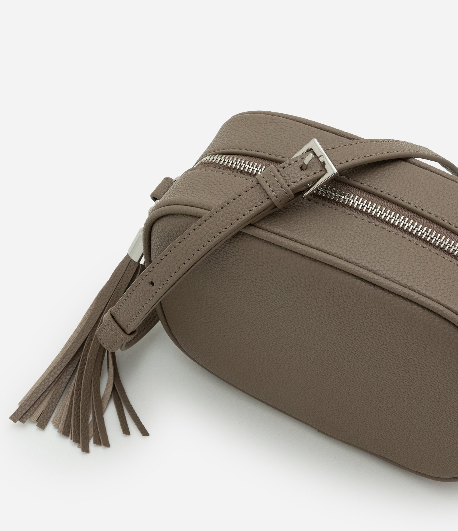 Bolsa Pequena Transversal com Detalhe de Tassel Cinza Escuro 5