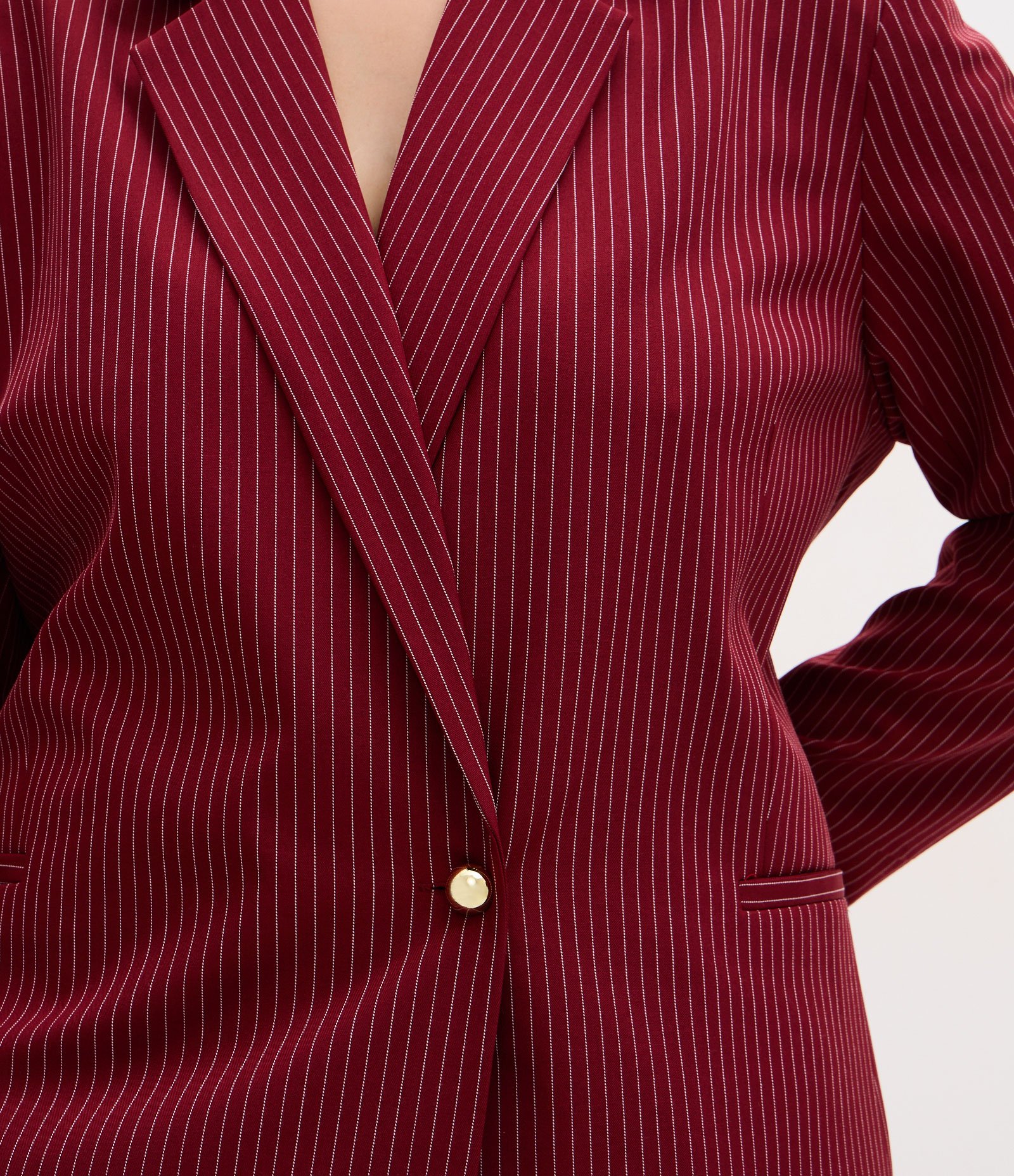 Blazer Alfaiatado com Risca de Giz e Fechamento Transpassado Curve & Plus Size Vermelho 5