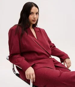 Blazer Alfaiatado com Risca de Giz e Fechamento Transpassado Curve & Plus Size