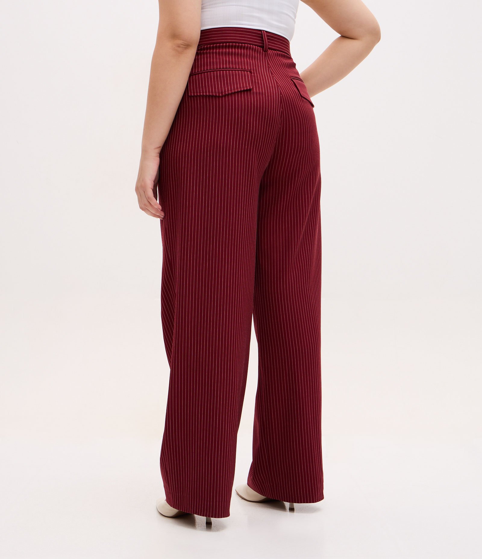 Calça Reta Alfaiatada com Risca de Giz e Cinto Curve & Plus Size Bordô 4