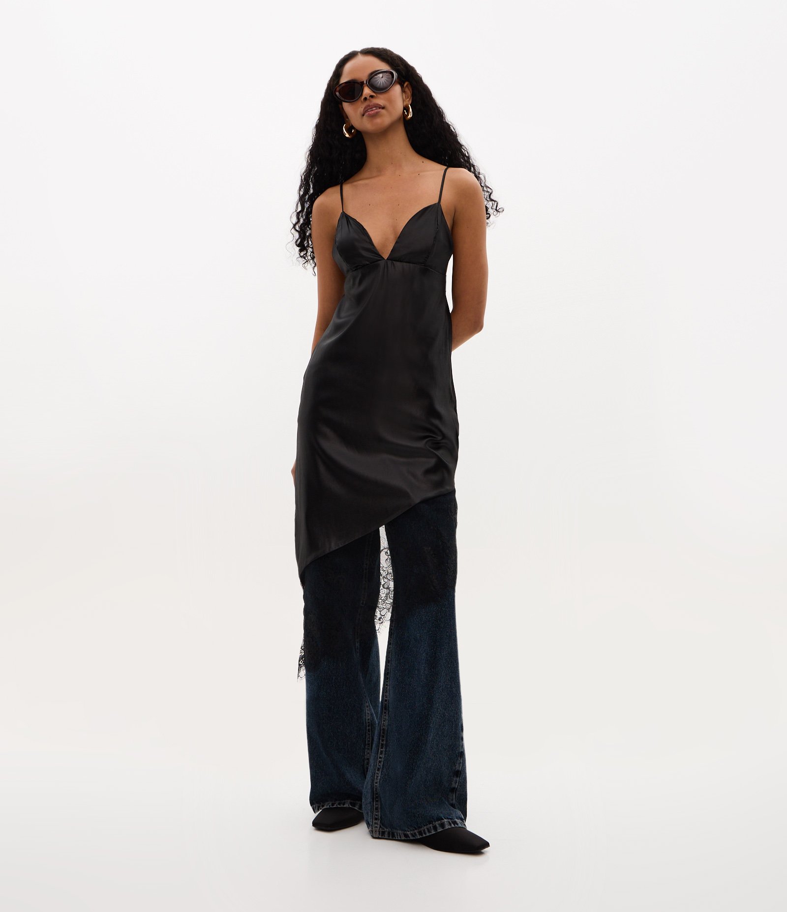 Vestido Midi em Cetim com Alça Fina e Barra de Renda Preto 5