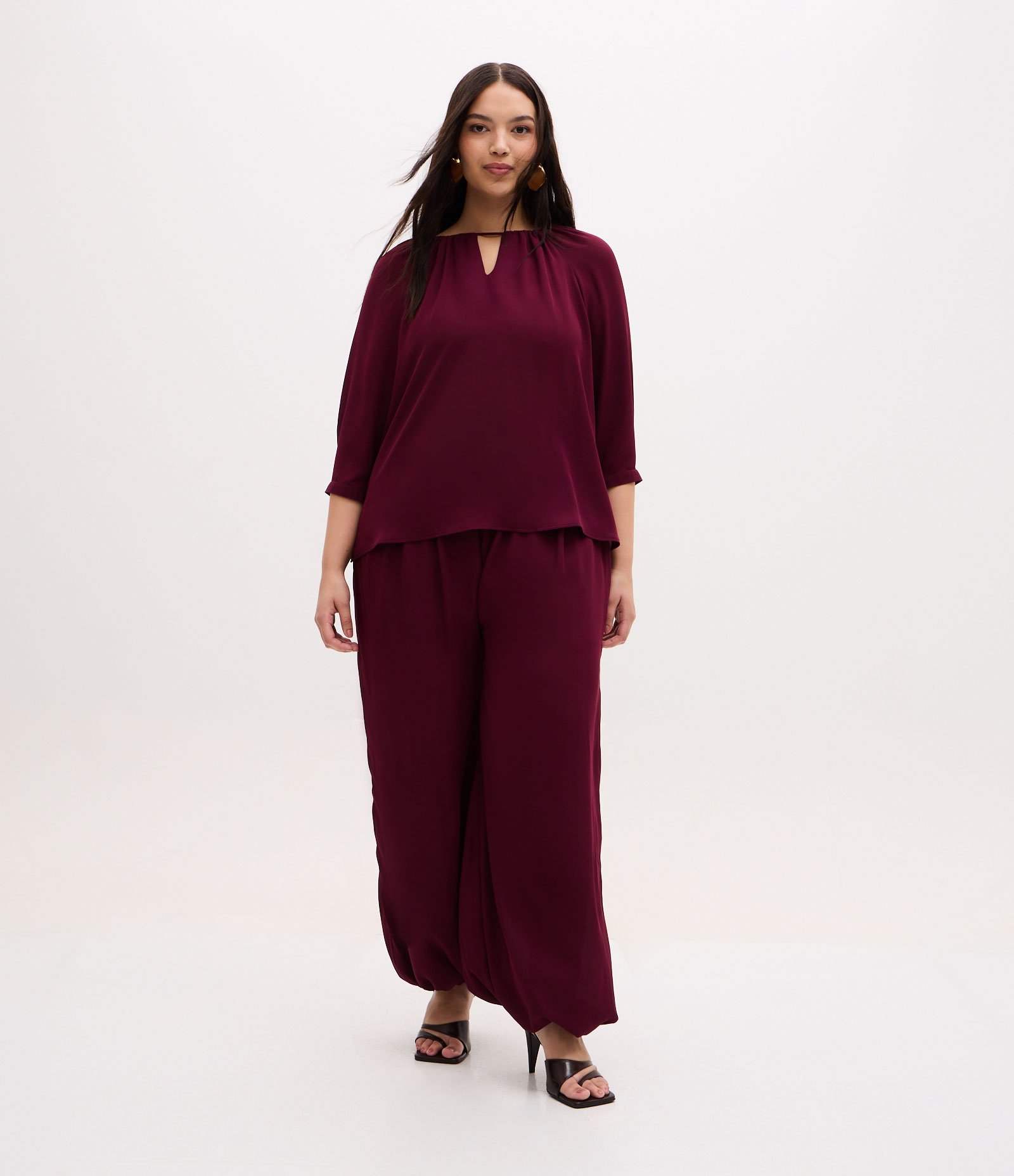 Blusa Bata em Crepe com Manga 3/4 e Franzidos Curve & Plus Size Bordô 3