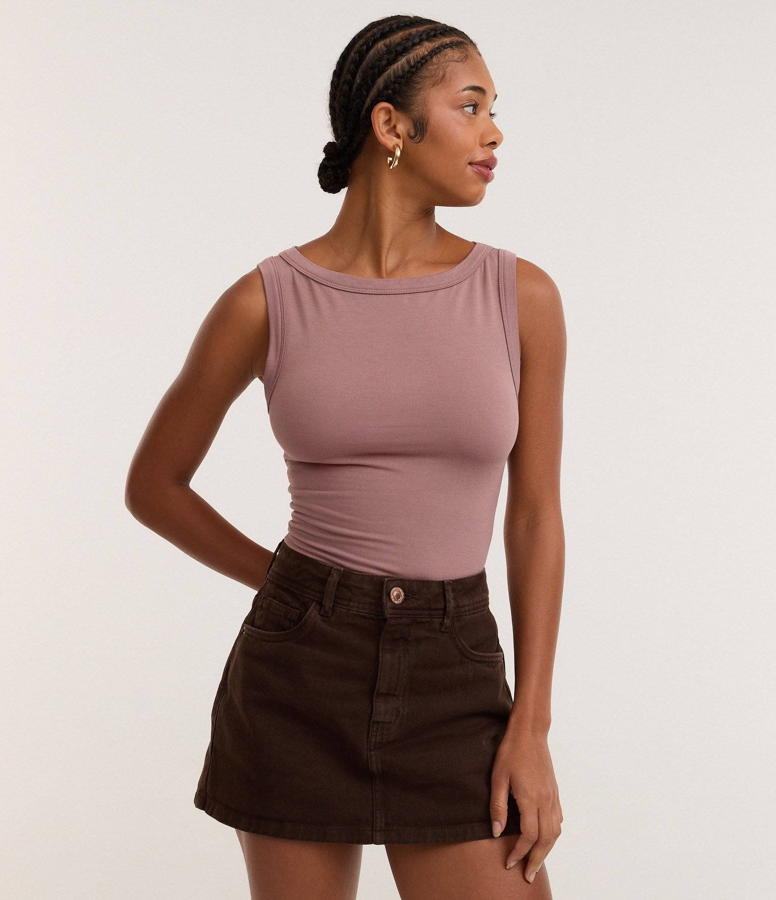 Blusa Sem Manga com Decote Canoa Bege 1