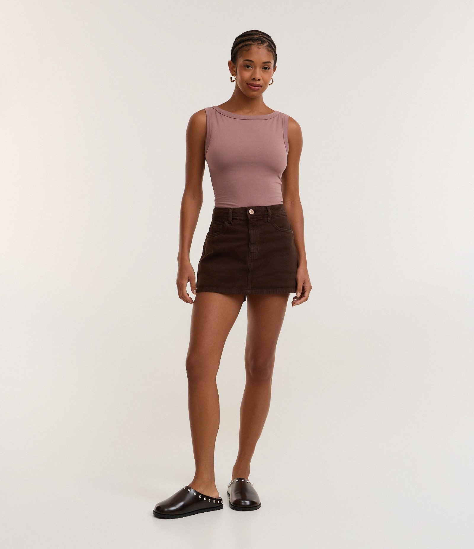 Blusa Sem Manga com Decote Canoa Bege 2