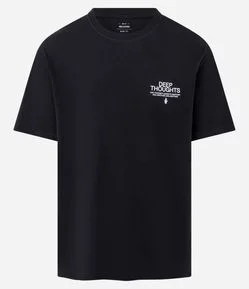 Camiseta Relaxed em Algodão om Estampa Lettering Estatua