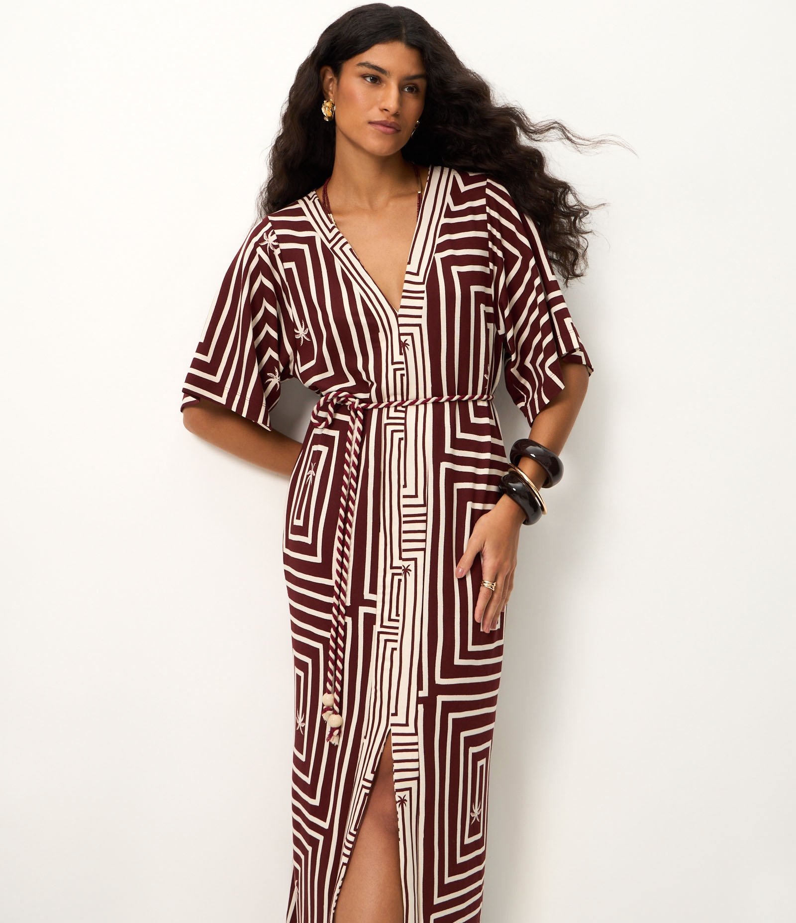 Vestido Longo em Piquet com Cinto Corda e Fenda Frontal Vinho 1