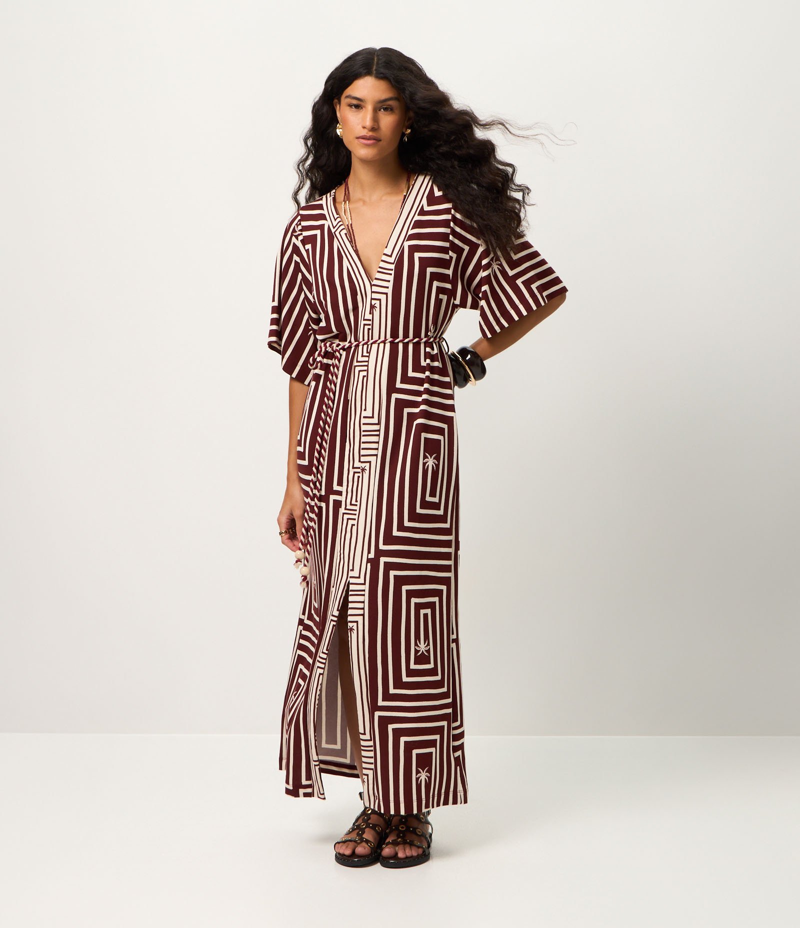 Vestido Longo em Piquet com Cinto Corda e Fenda Frontal Vinho 2