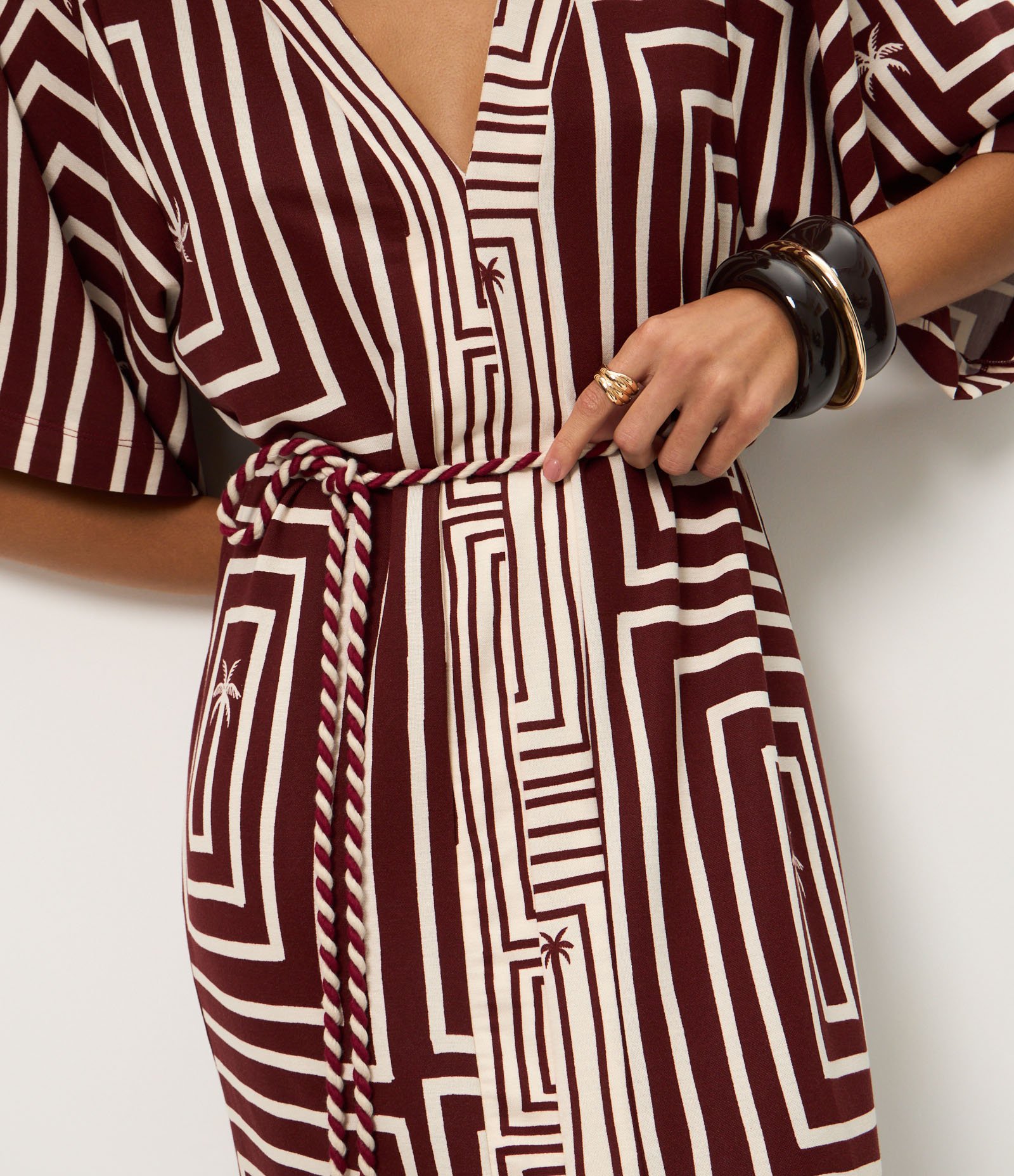 Vestido Longo em Piquet com Cinto Corda e Fenda Frontal Vinho 4