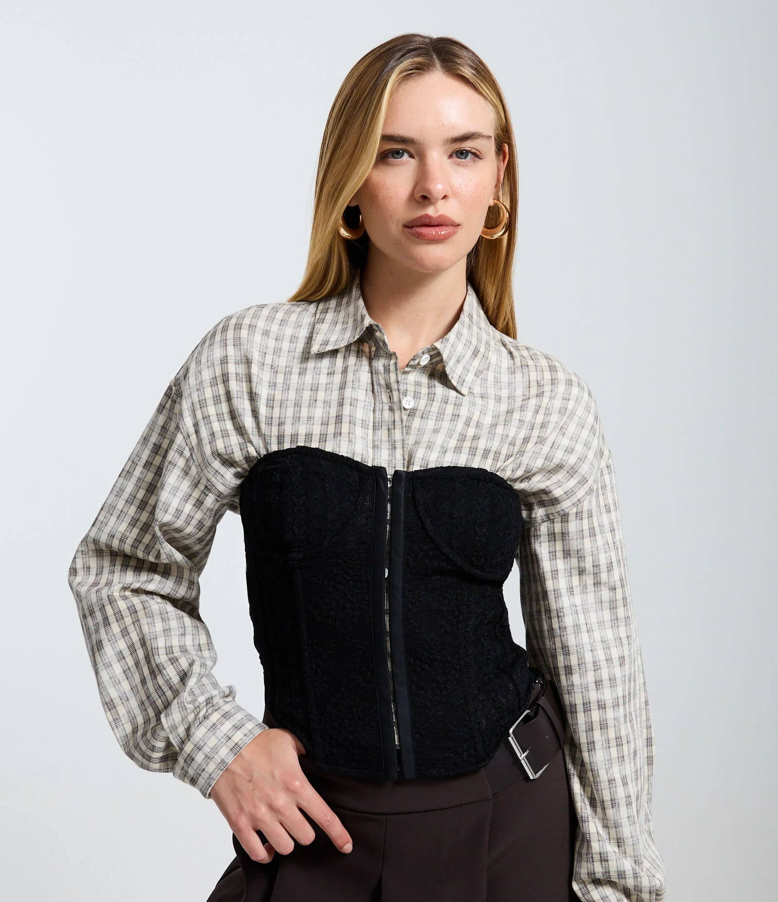 Corset Estruturado e Texturizado em Renda Preto 1