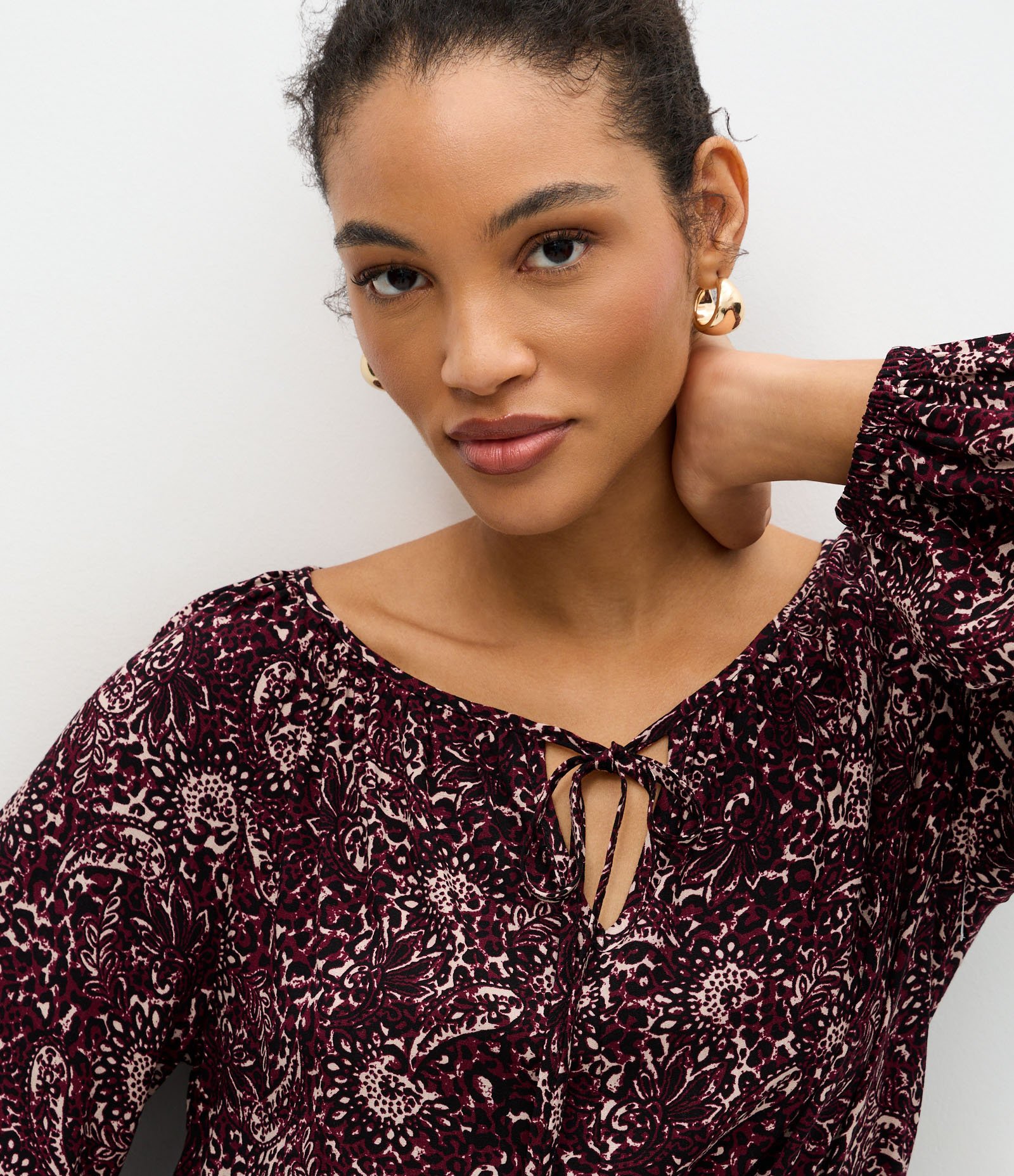 Blusa Feminina Manga Longa Folhagem com Amarração Frontal Vermelho 3