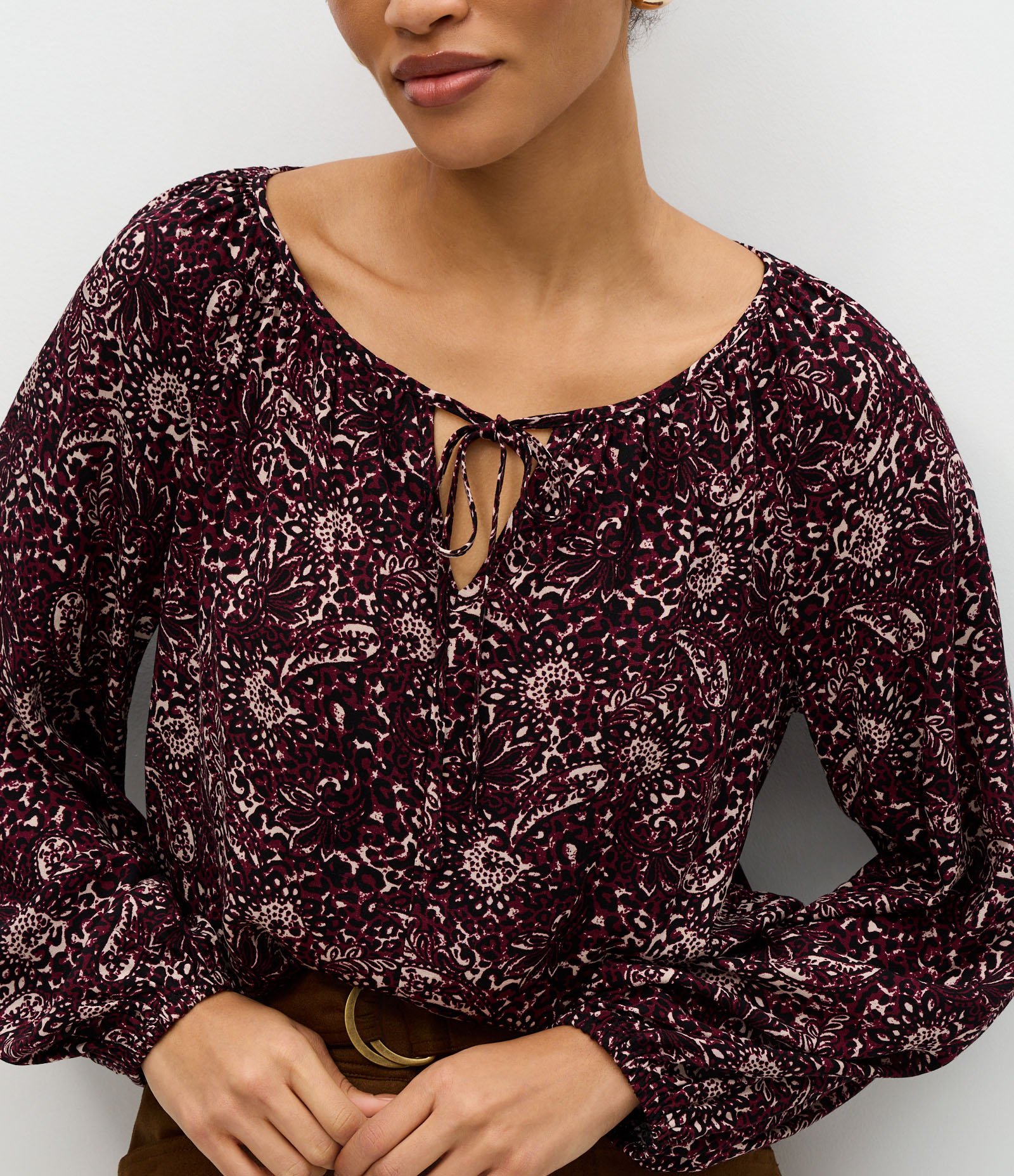 Blusa Feminina Manga Longa Folhagem com Amarração Frontal Vermelho 4