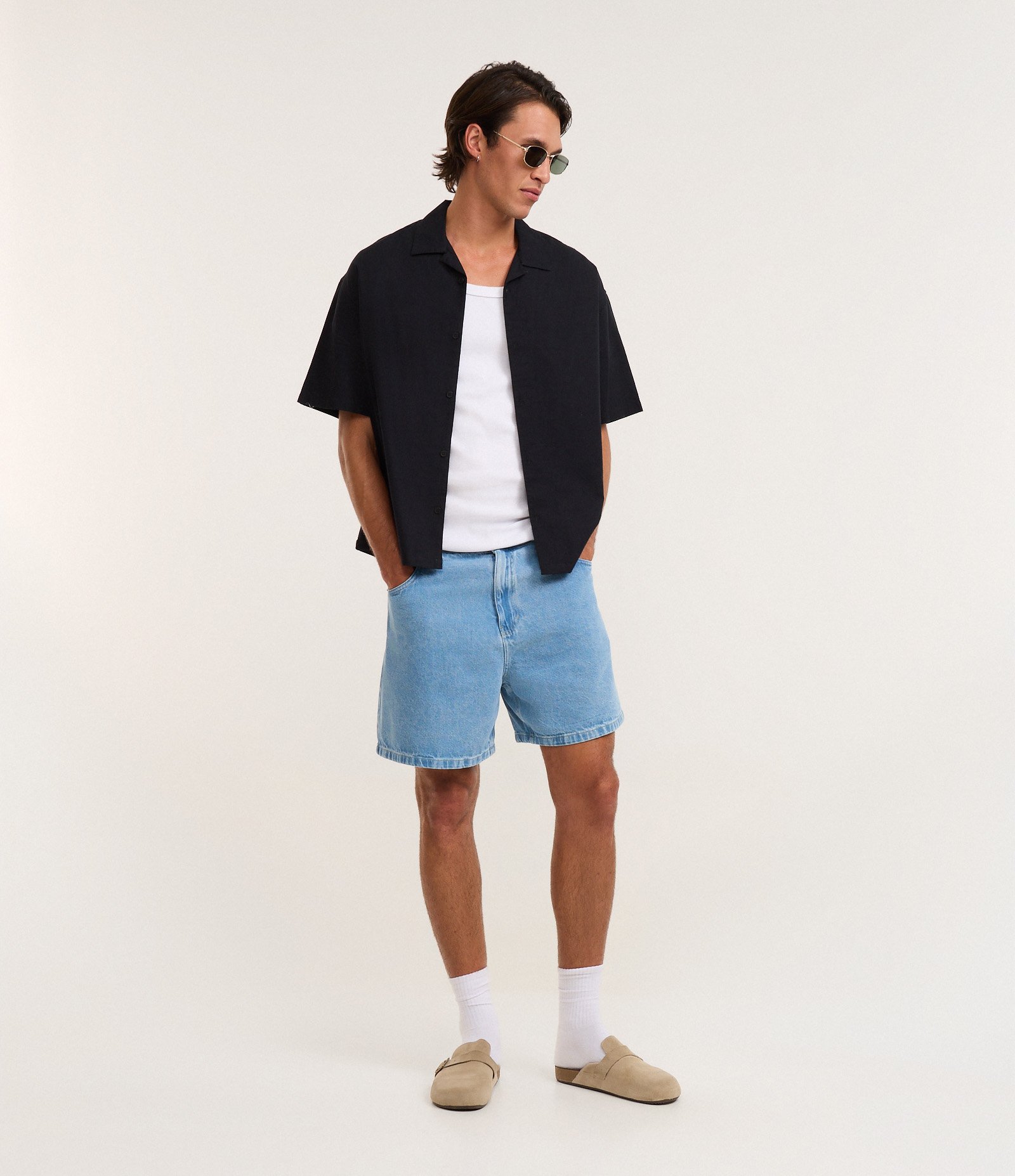 Bermuda Cropped em Jeans Liso Azul Claro 1