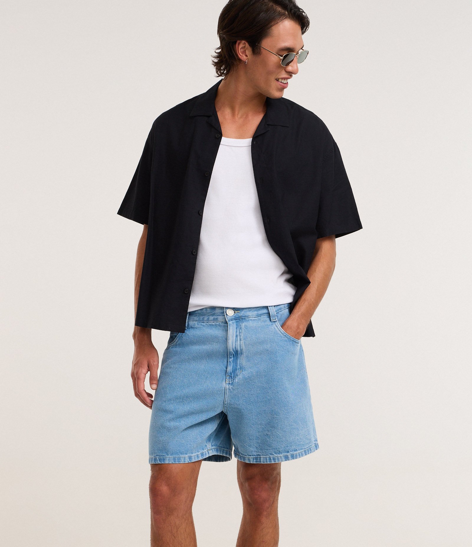 Bermuda Cropped em Jeans Liso Azul Claro 3