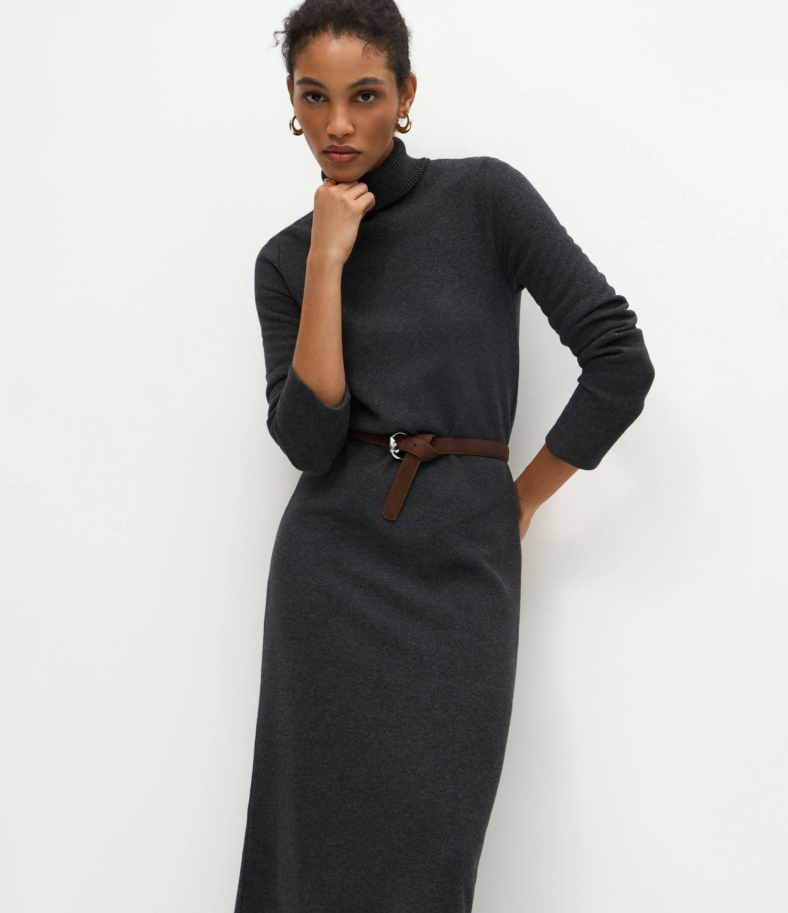 Vestido Long Midi com Gola Alta e Mangas Longas Cinza 2