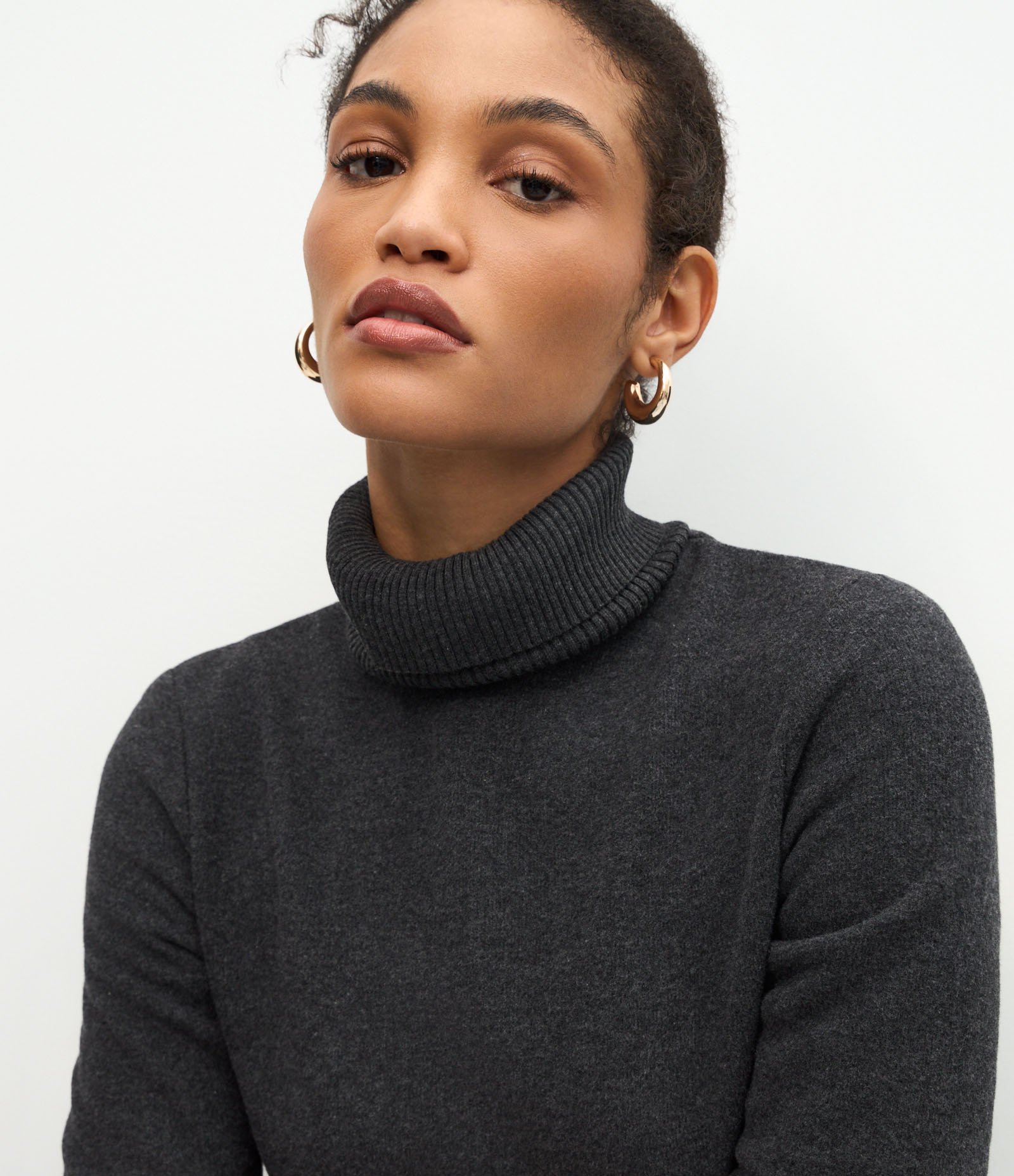 Vestido Long Midi com Gola Alta e Mangas Longas Cinza 3