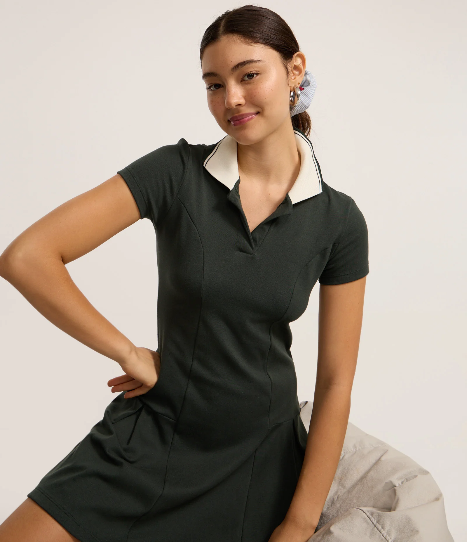 Vestido Curto em Ribana com Gola Polo Contrastante Verde 1