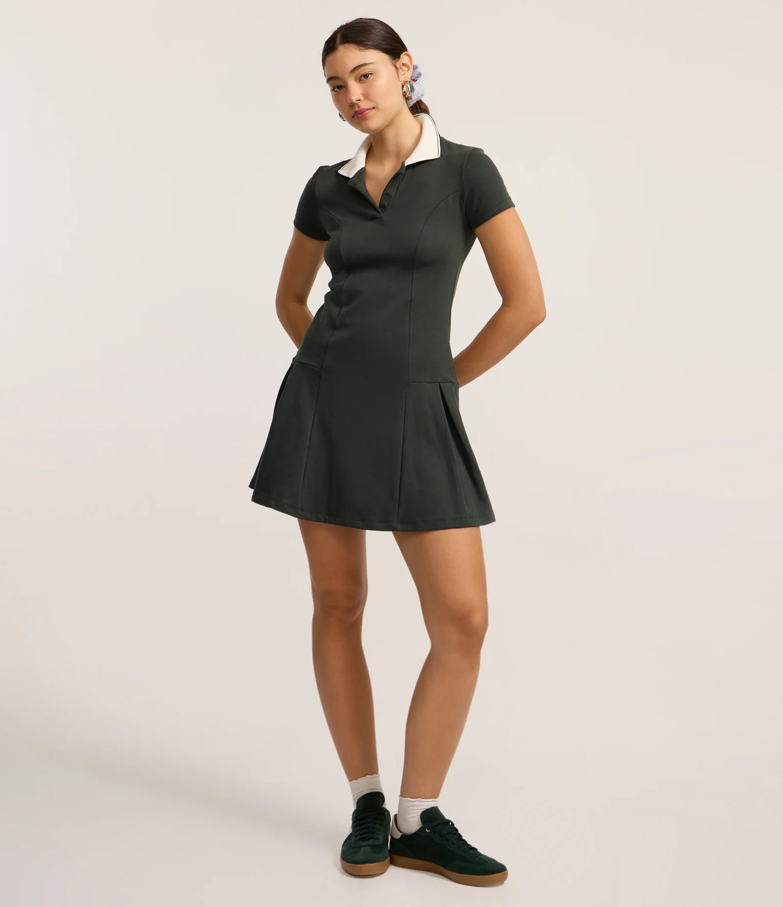 Vestido Curto em Ribana com Gola Polo Contrastante Verde 2