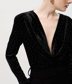 Blusa em Veludo com Aplicação Mini Pedrarias