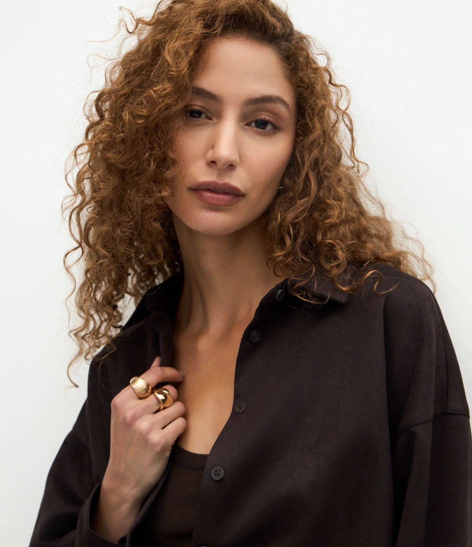 Camisa Oversized em Suede com Mangas Longas Marrom 3