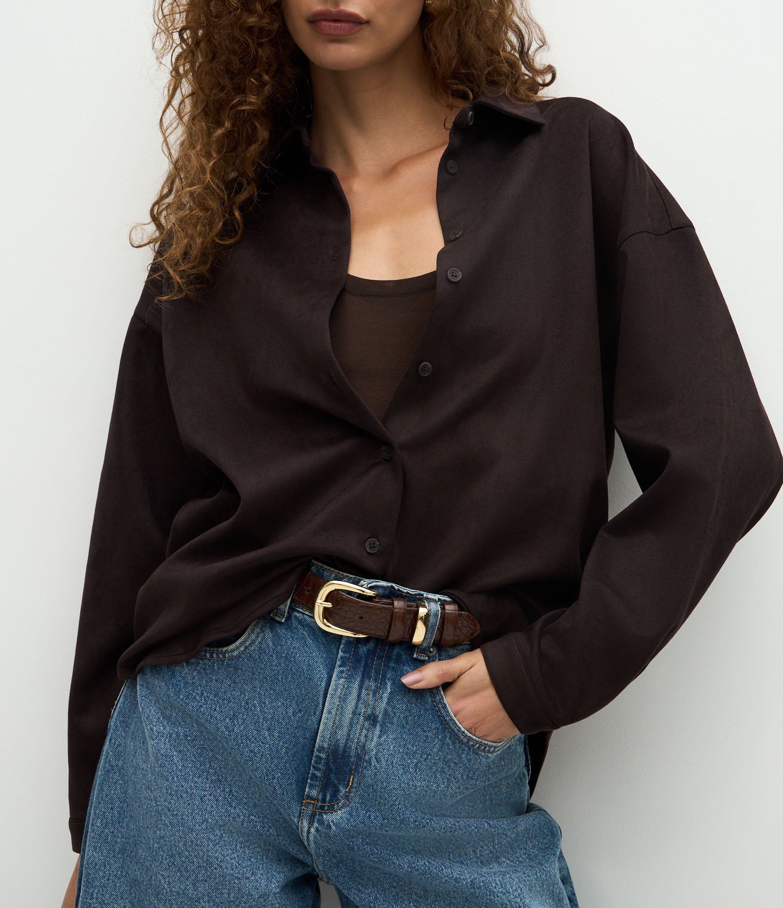 Camisa Oversized em Suede com Mangas Longas Marrom 4