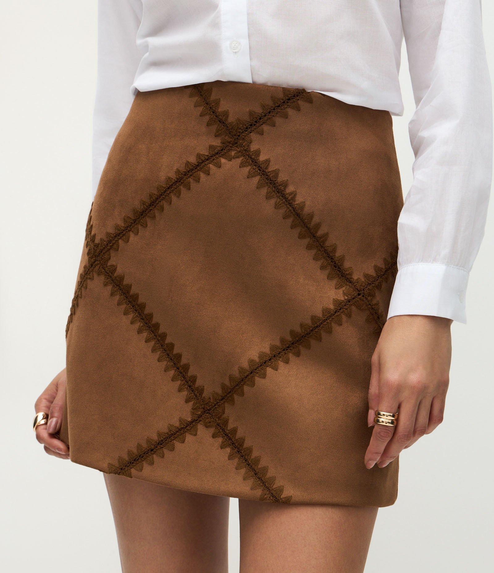 Saia Curta em Suede com Bordado Marrom 3