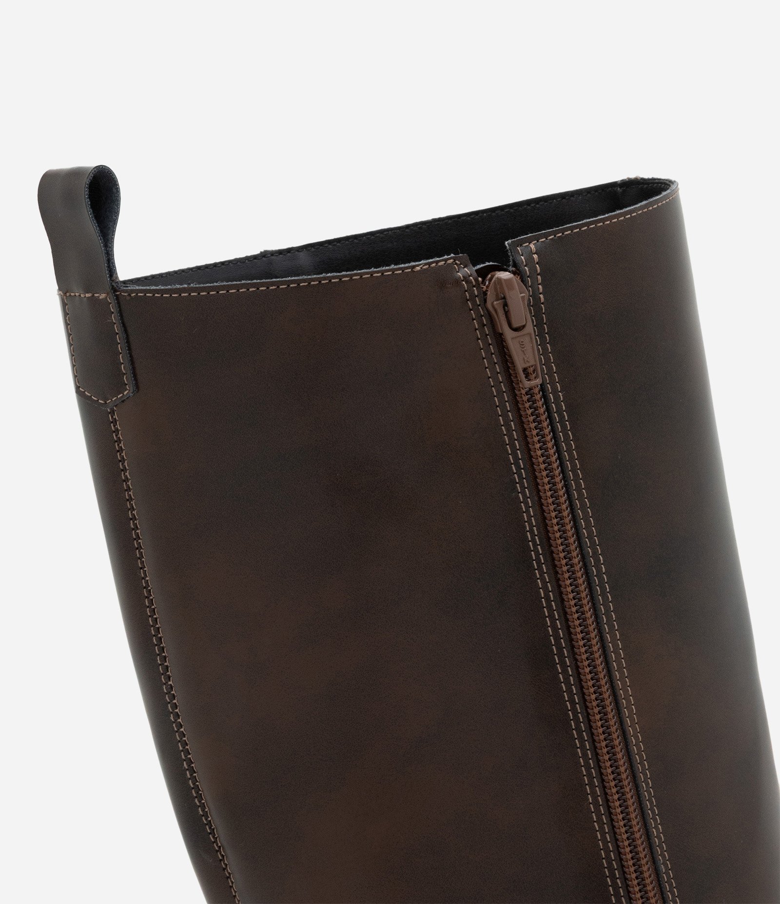 Bota Cano Médio em PU com Bico Redondo e Zíper Lateral Marrom 4