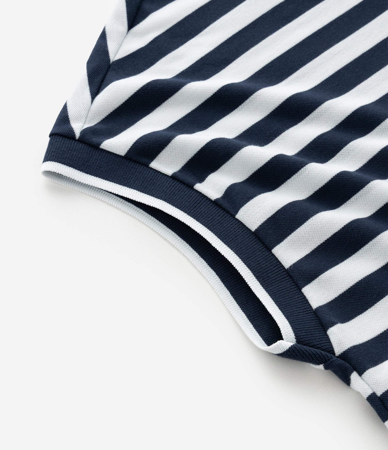 Blusa Boxy em Malha Piquet Listrada e com Gola Polo Curve & Plus Size Azul 4