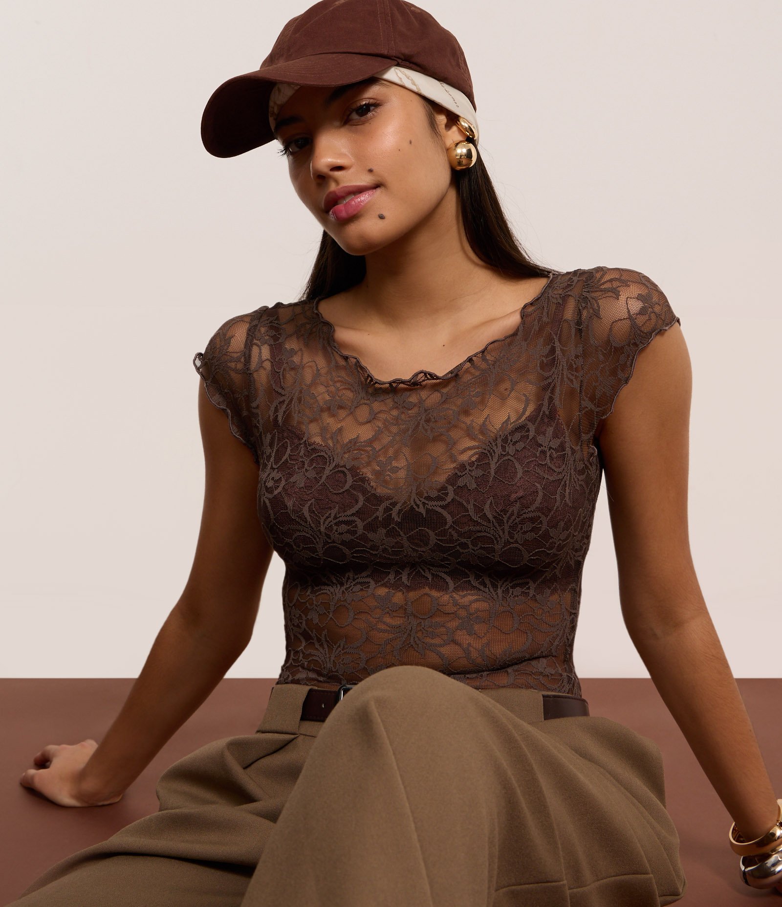 Body em Renda com Frufrus e Textura Floral Marrom 4