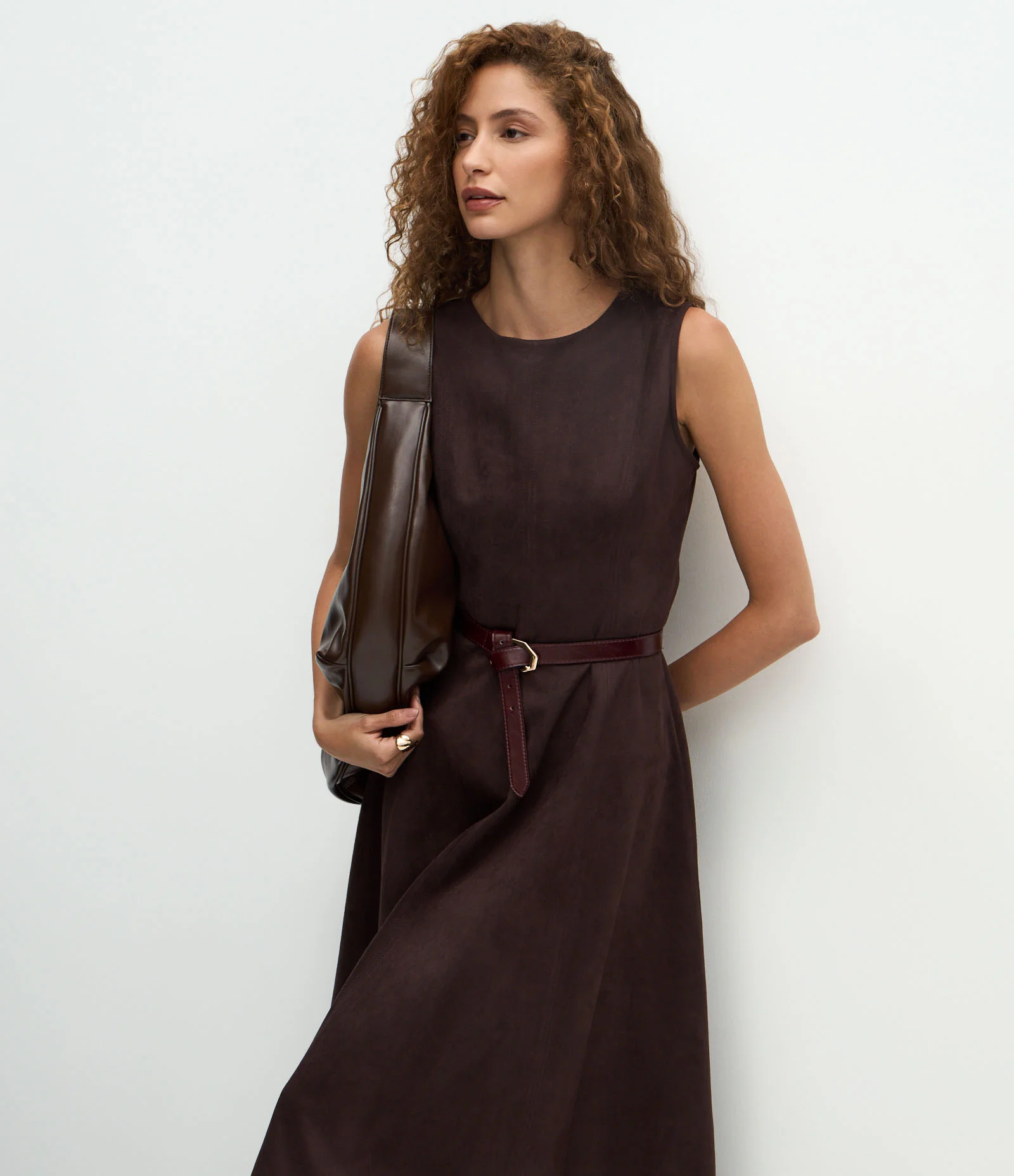 Vestido Long Midi Estruturado em Suede com Recortes Marrom 1