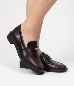 Mocassim em PU com Enfeite de Moeda