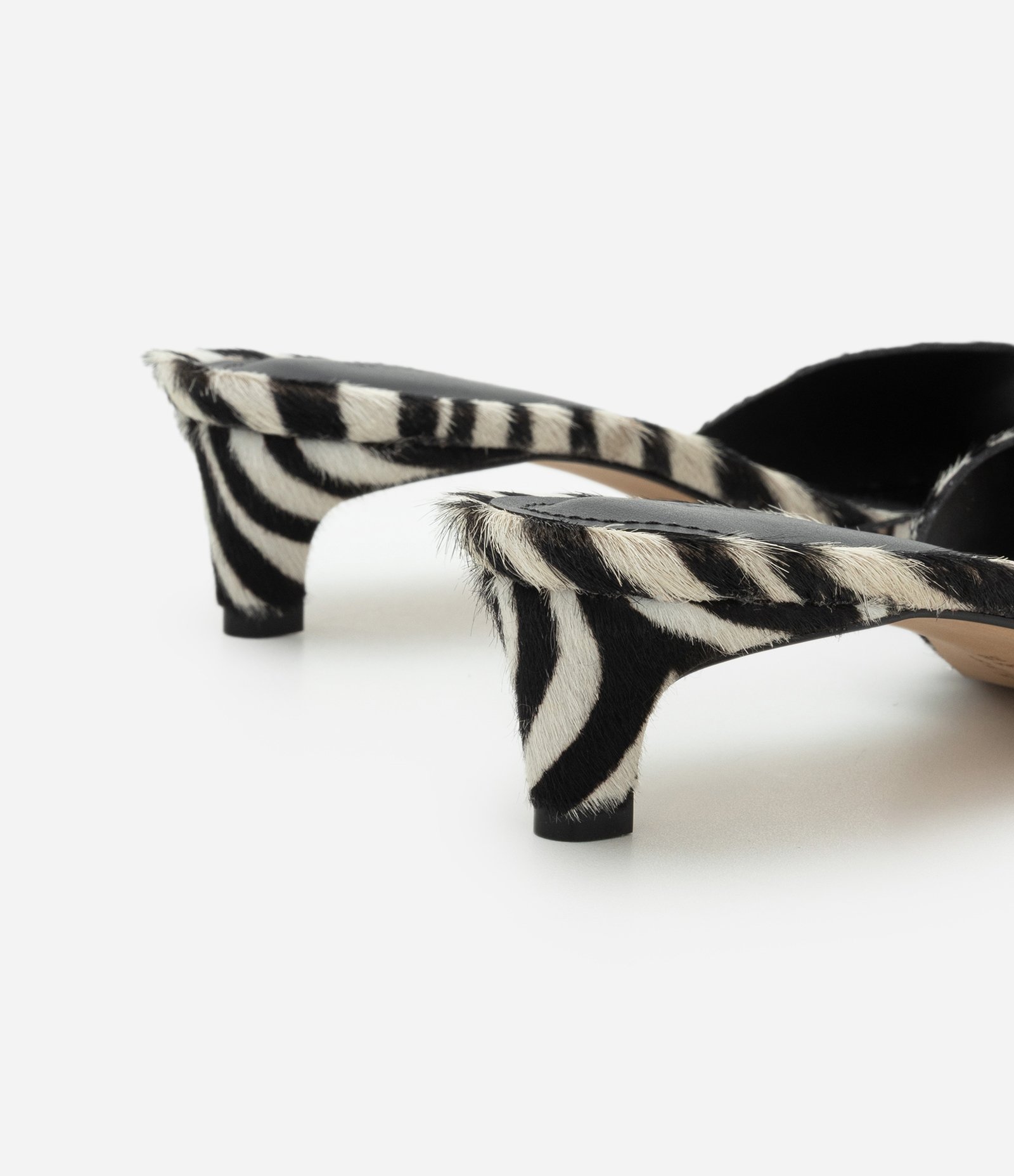 Sandália Mule em Couro com Estampa de Zebra Preto/Branco 4