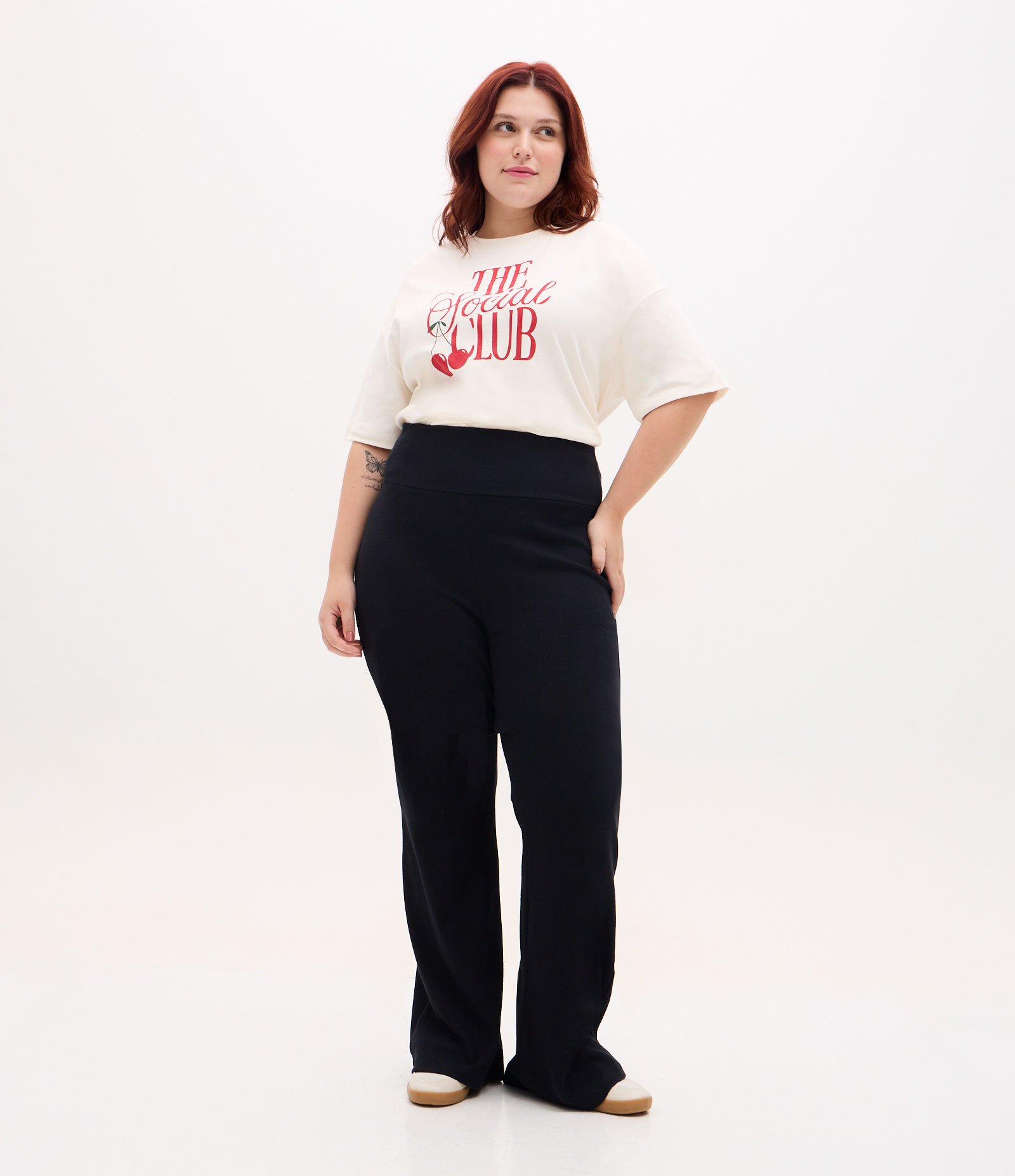 Calça Flare Canelada em Ribana com Cós Alto Curve e Plus Size Preto 1