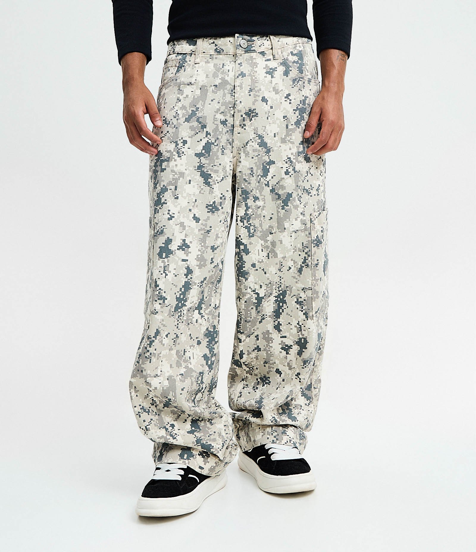 Calça Super Baggy em Sarja com Estampa Camuflado Pixel Cinza 2