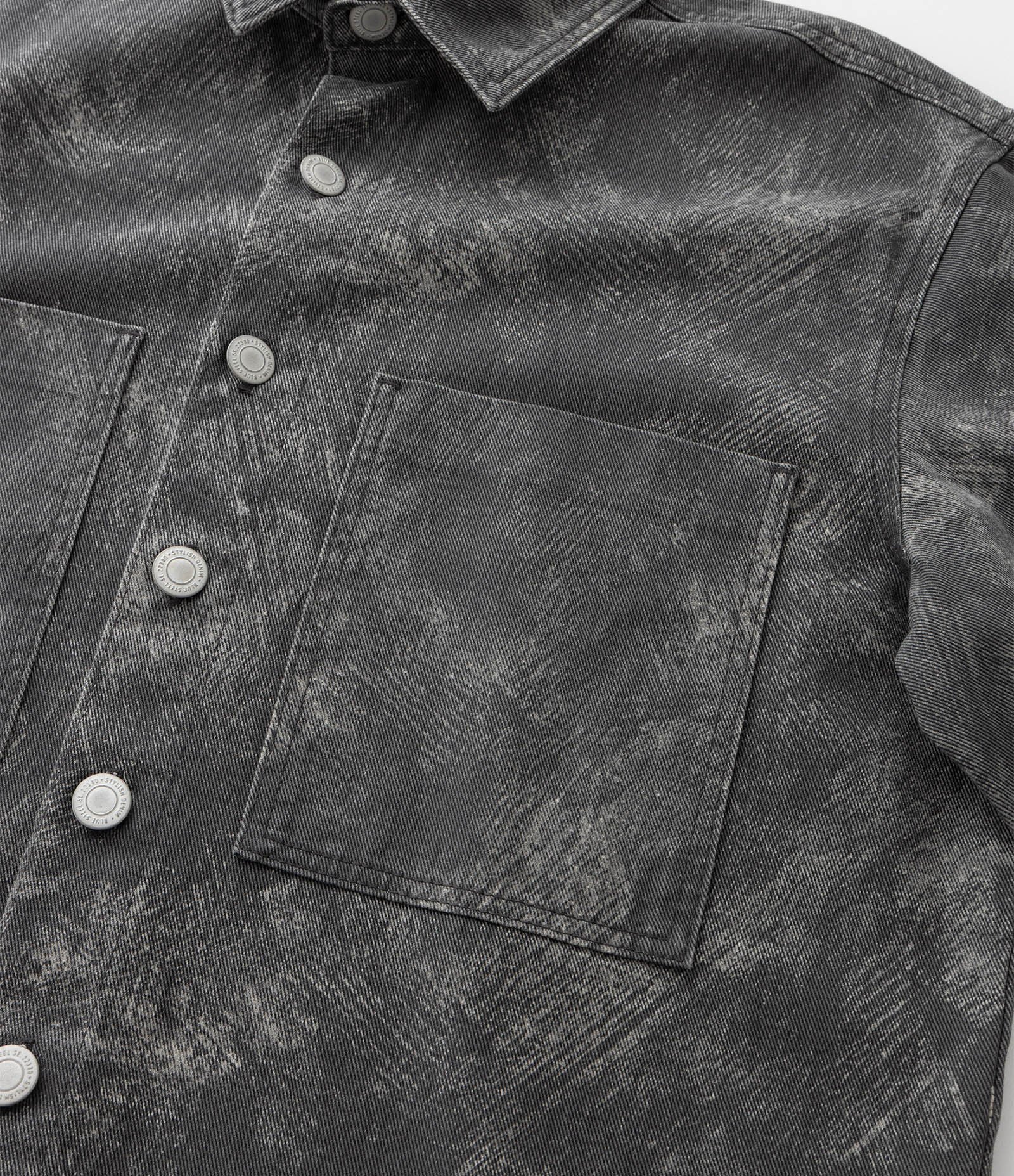 Camisa Oversized Boxy em Sarja com Estampa Marmorizado Abstrata Cinza Chumbo 4