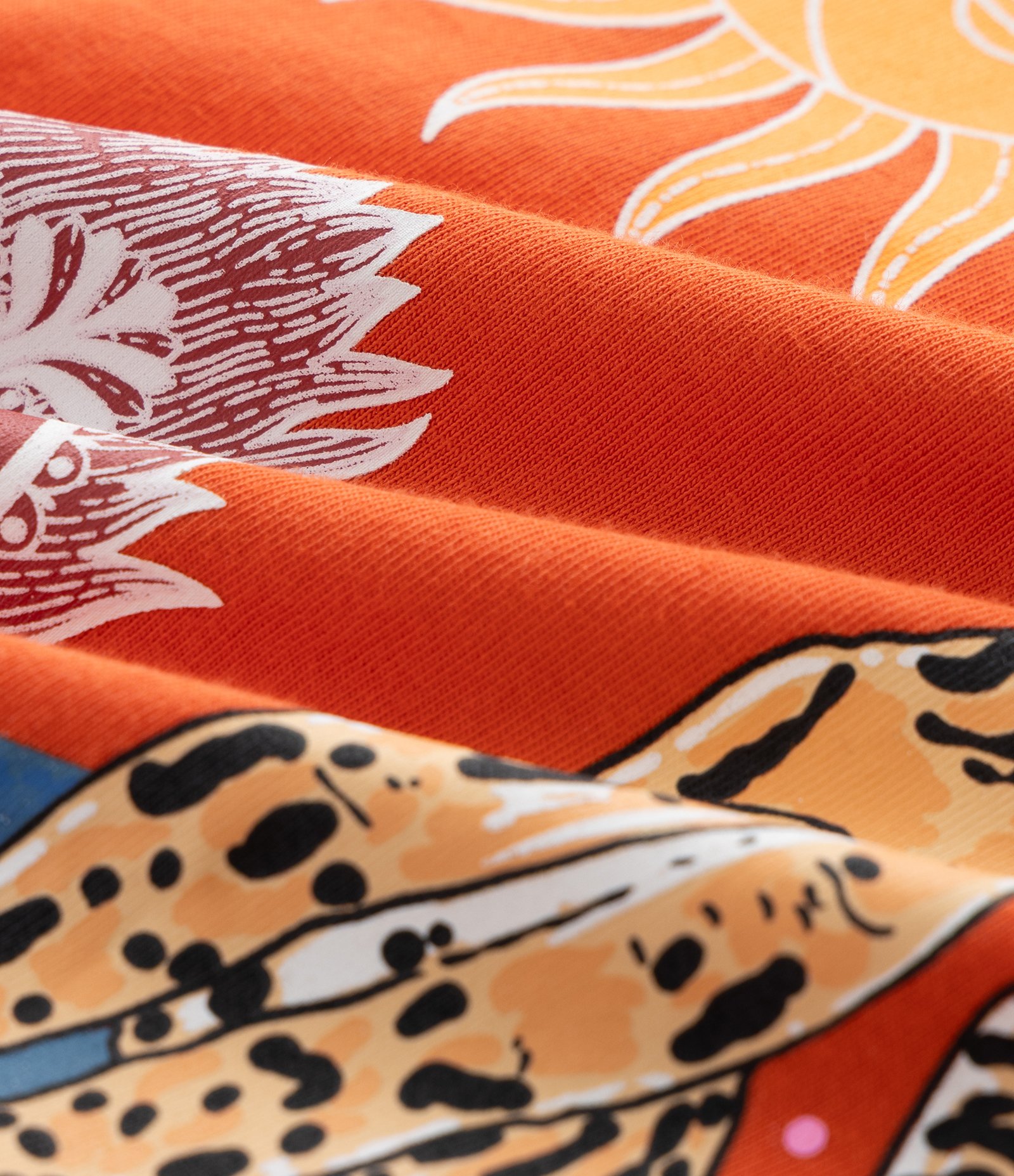 Camiseta Boxy com Estampa Cosmic Bloom Curve & Plus Size Laranja 6