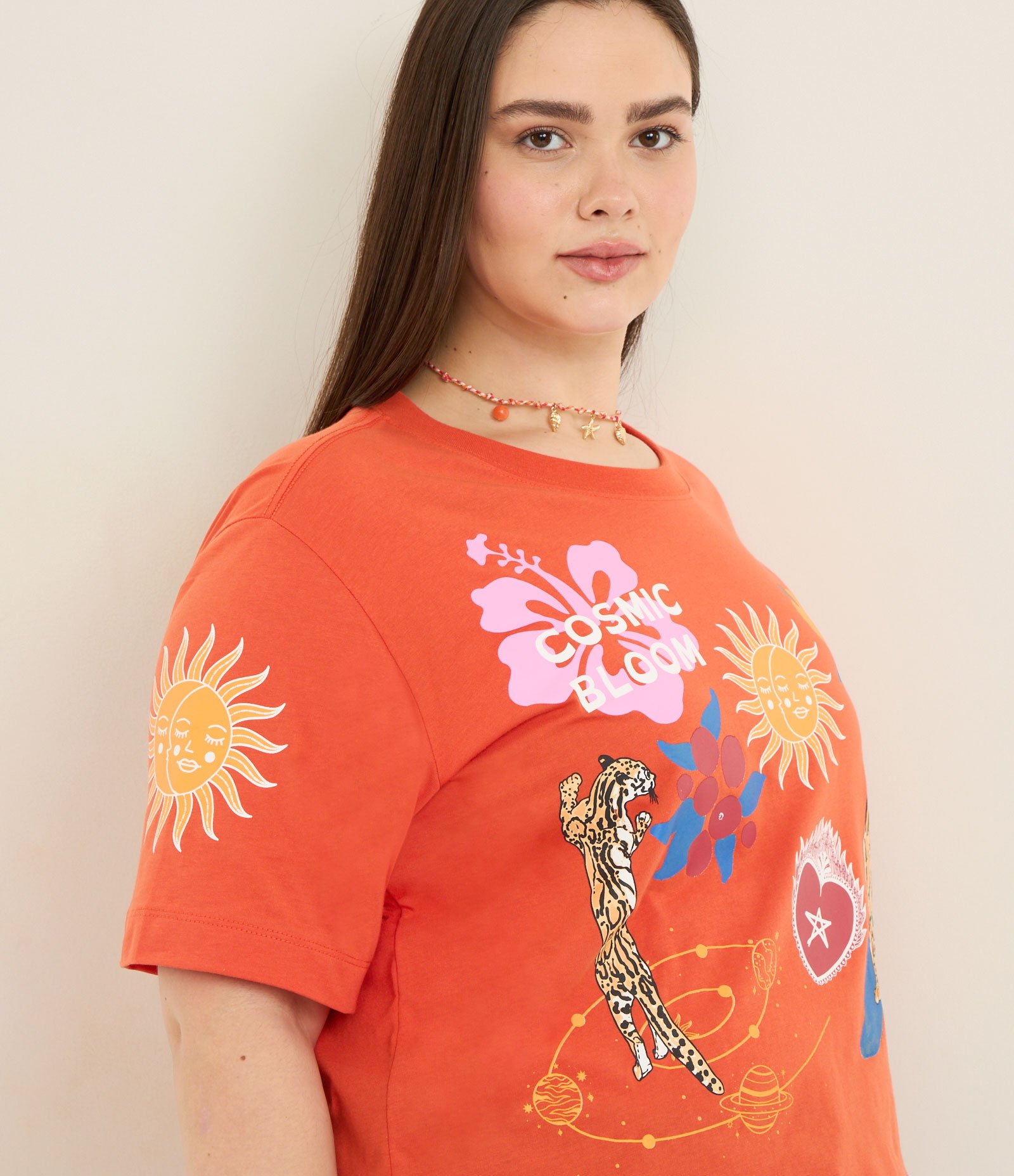 Camiseta Boxy com Estampa Cosmic Bloom Curve & Plus Size Laranja 3