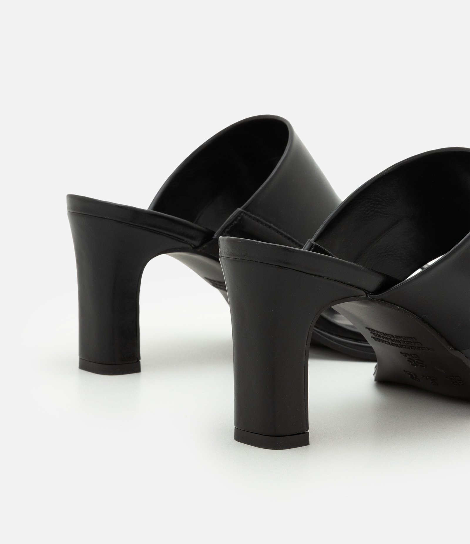 Sandália Mule em PU com Tiras e Fivela Preto 4