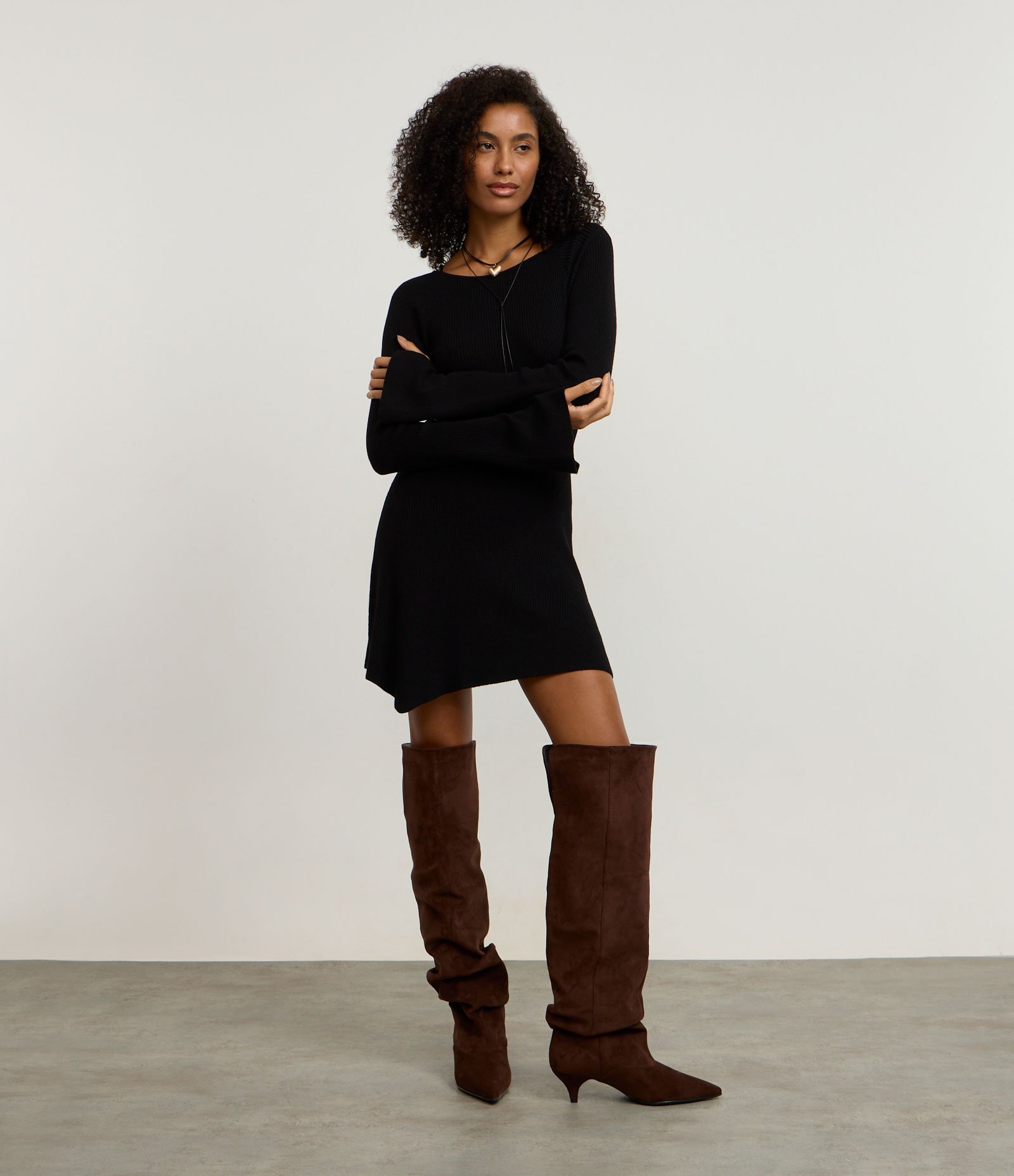 Bota Over The Knee em Suede com Caimento Franzido Marrom 3