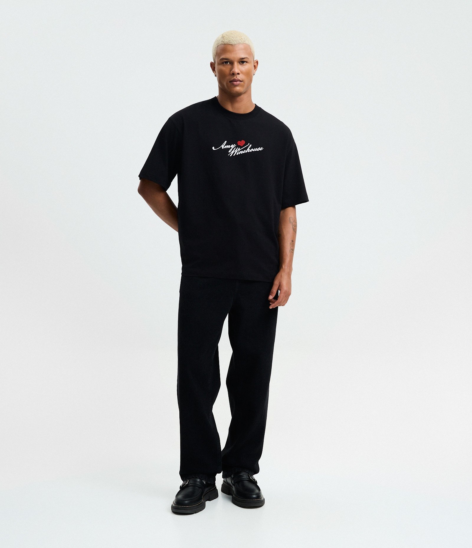 Camiseta Boxy com Estampa Amy Winehouse Preto 3