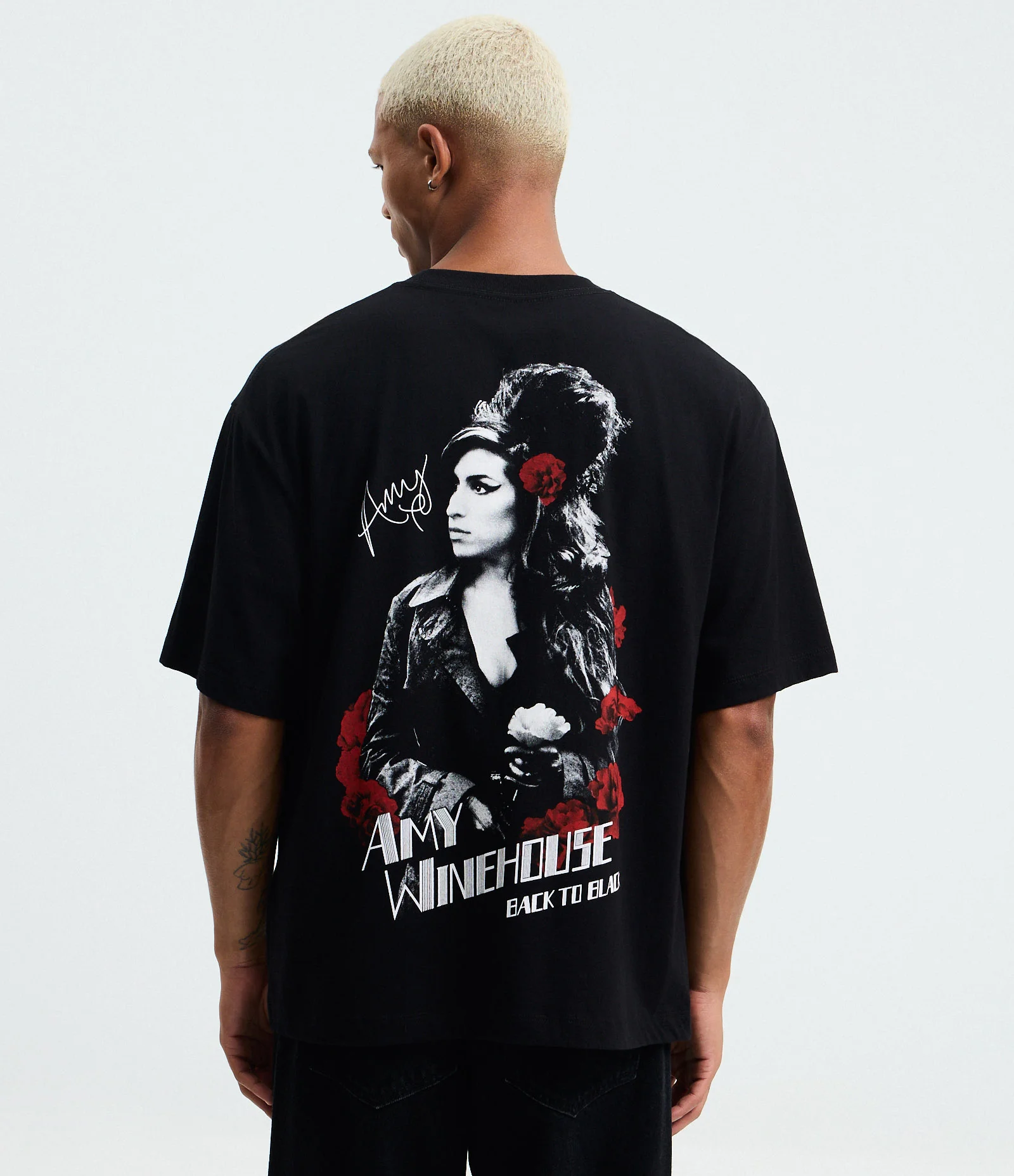 Camiseta Boxy com Estampa Amy Winehouse Preto 1