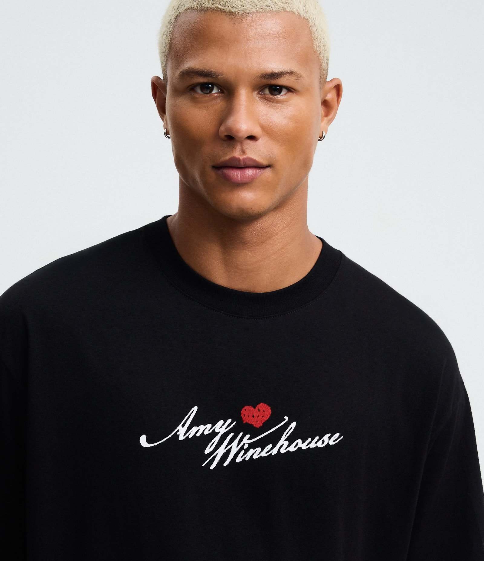 Camiseta Boxy com Estampa Amy Winehouse Preto 4