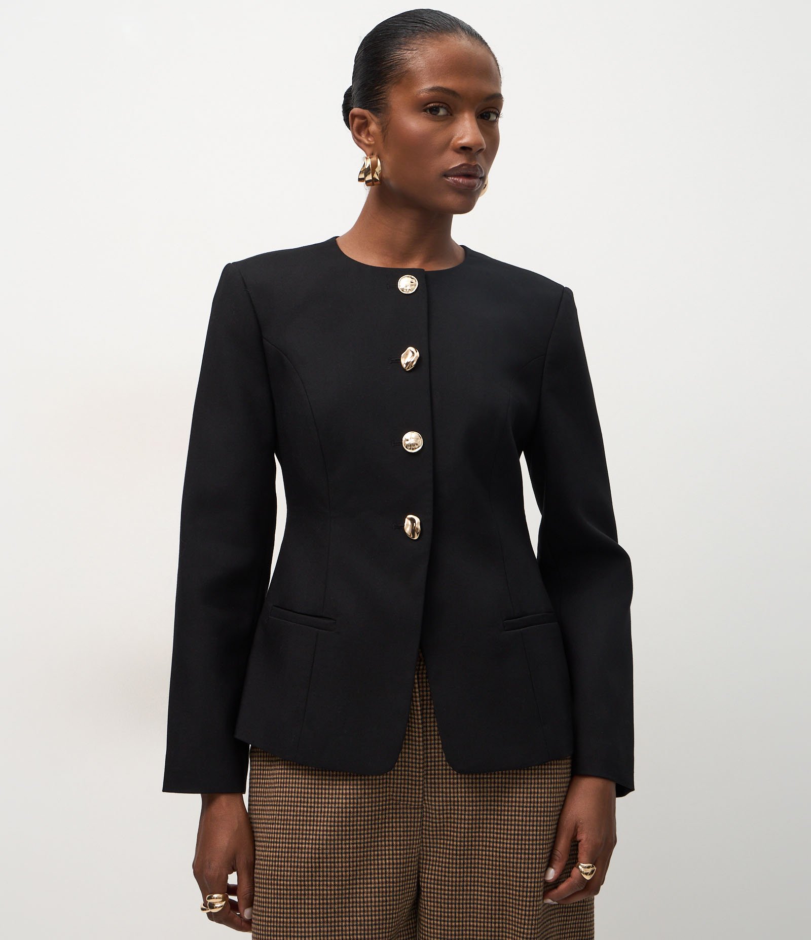 Blazer Alfaiatado com Abotoamento Frontal e Bolsos Preto 2