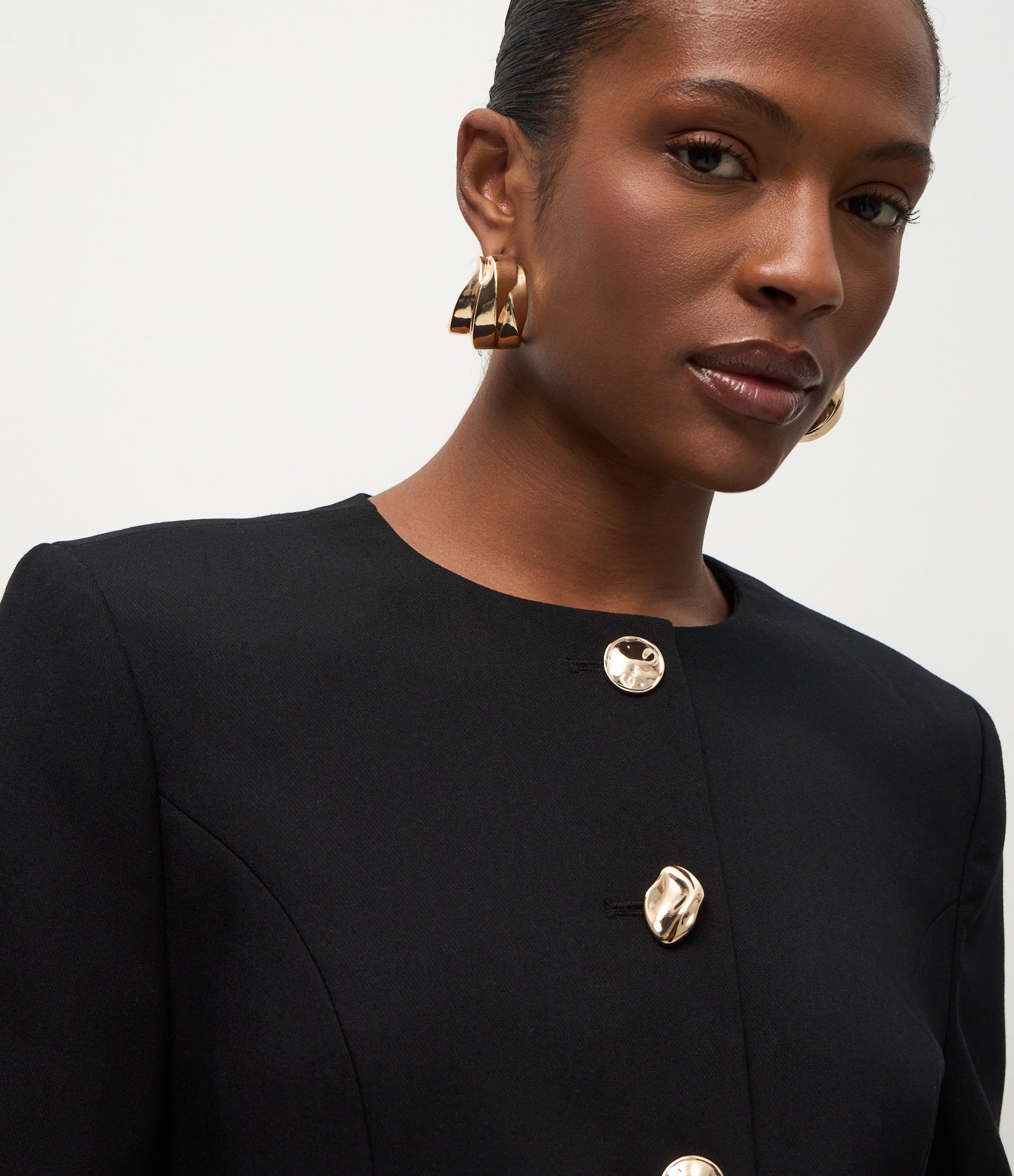 Blazer Alfaiatado com Abotoamento Frontal e Bolsos Preto 3