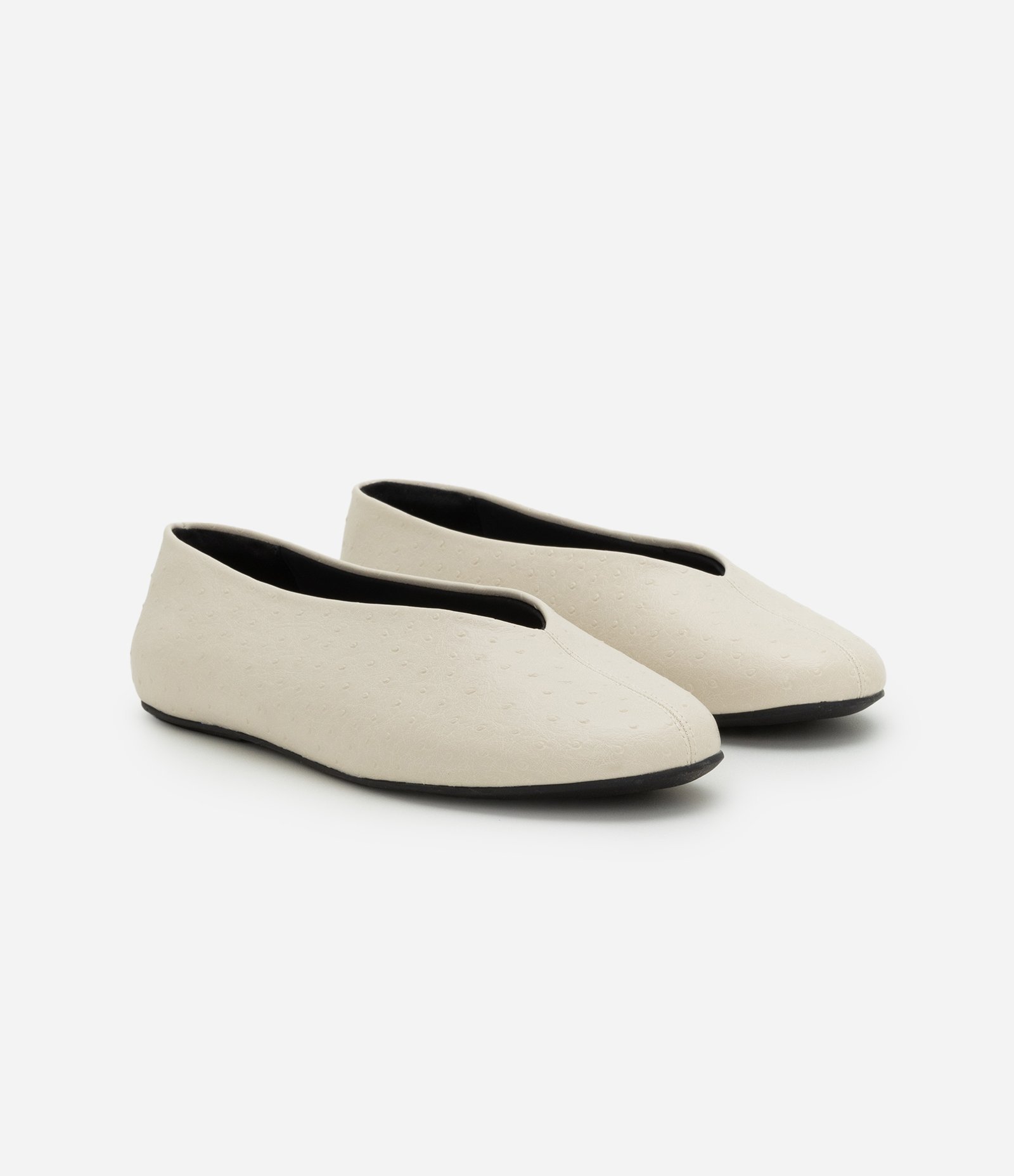 Sapatilha Texturizada com Bico Redondo Off White 2