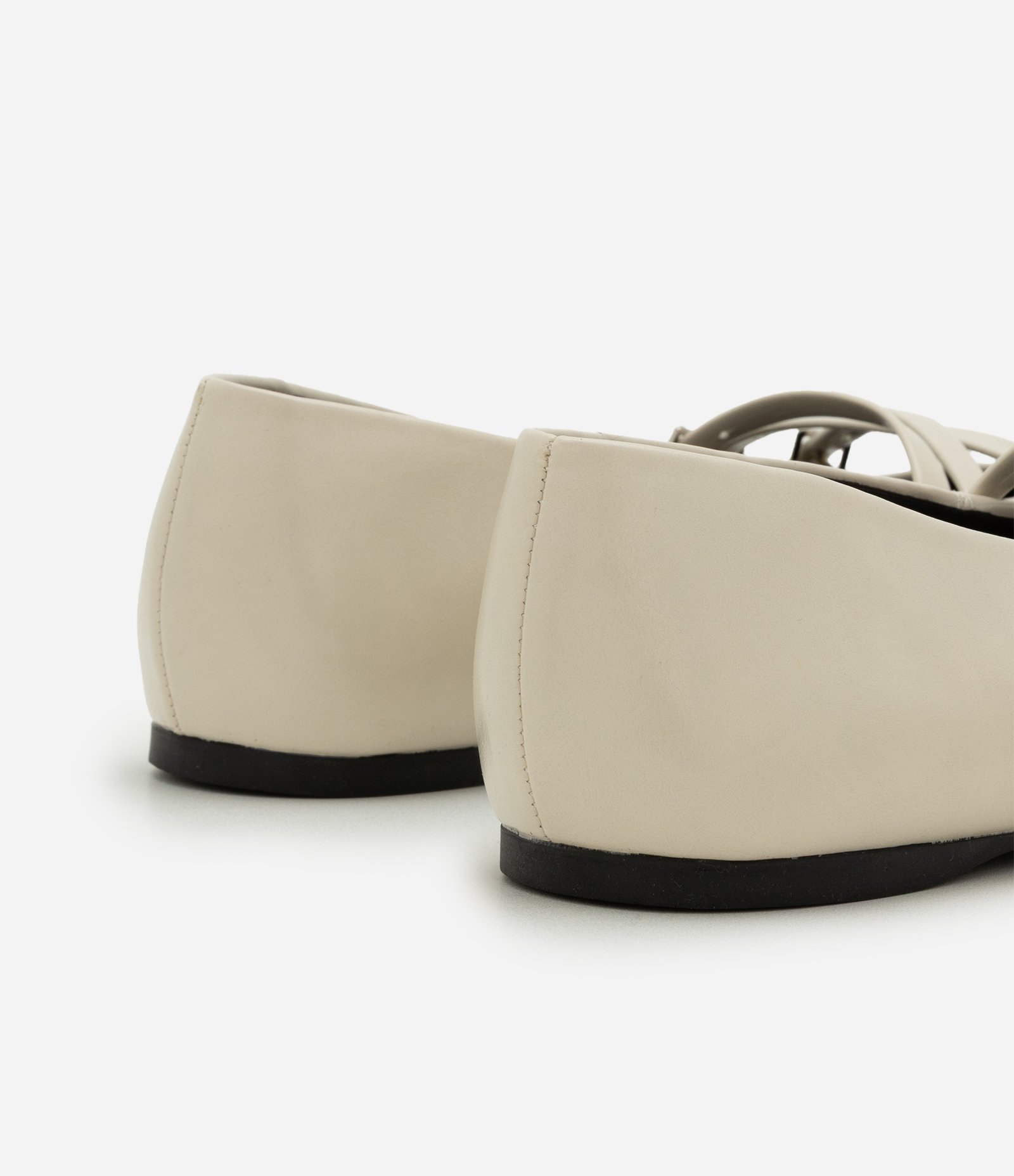 Sapatilha com Bico Quadrado e Multi Tiras Cruzadas Bege 4