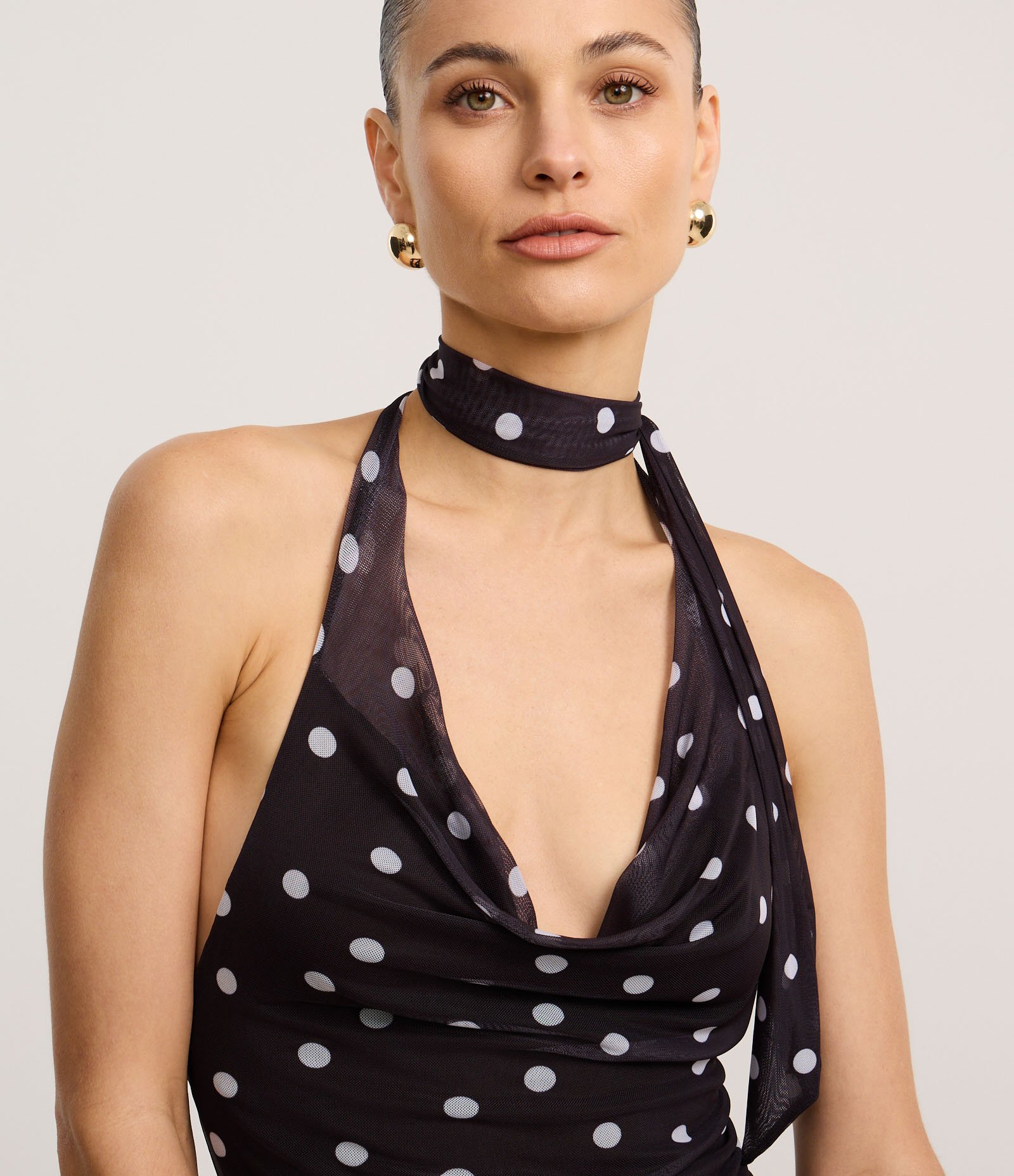 Blusa Frente Única em Tule com Lenço e Estampa Poá Preto 3