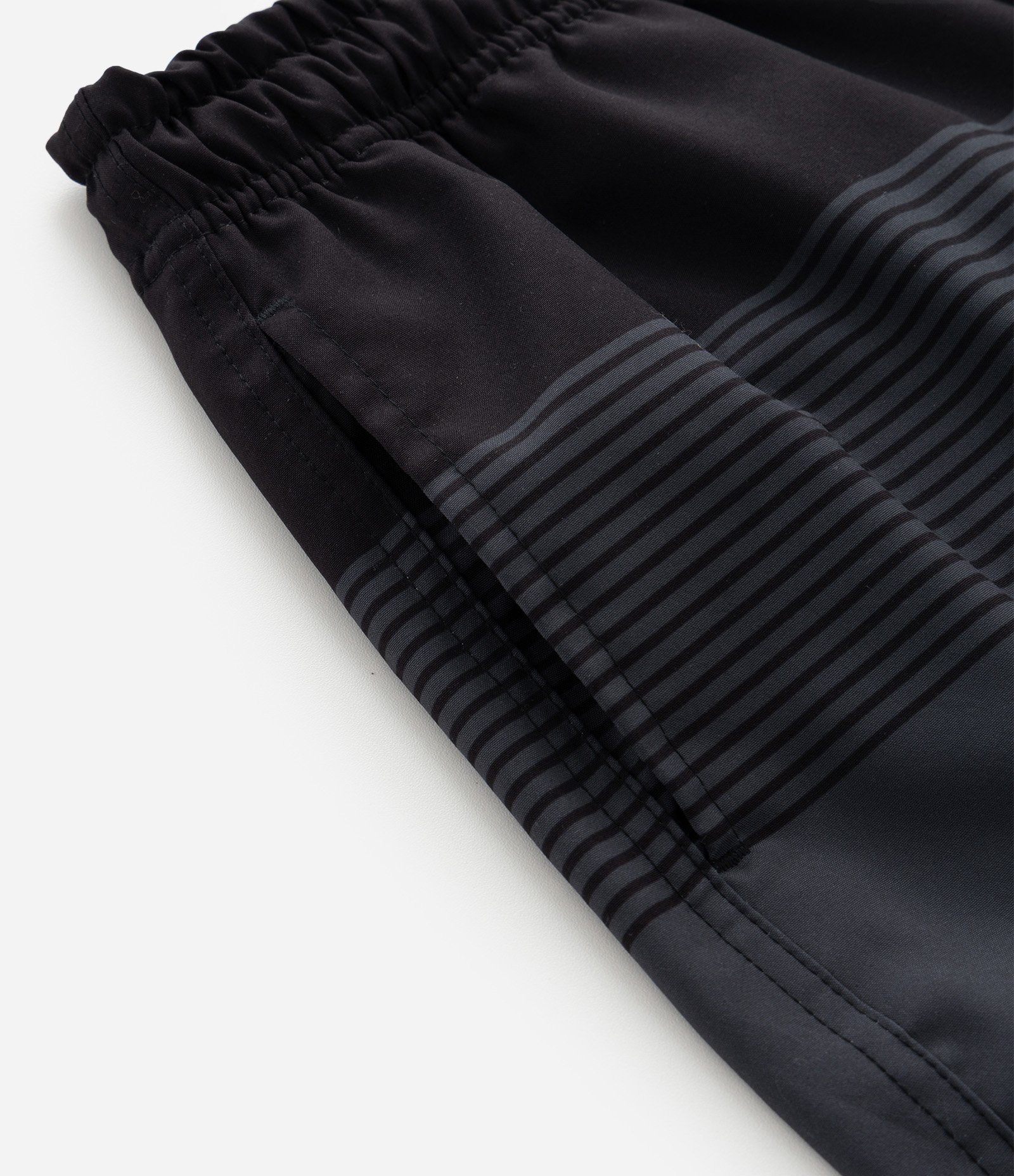 Bermuda de Banho em Microfibra com Estampa em Blocos Preto 8