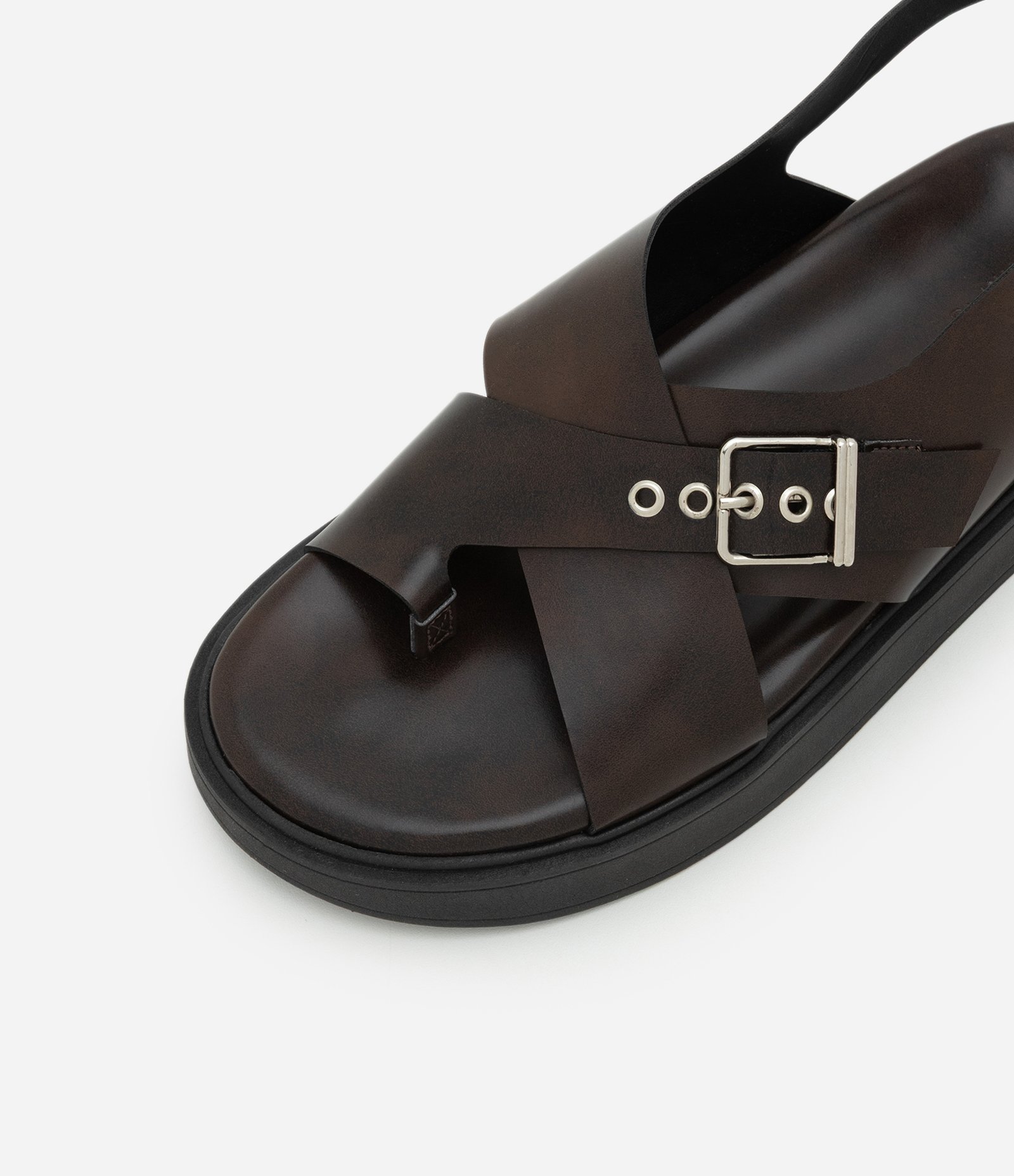 Sandália Rasteira Flatform em PU com Cabedal Cruzado Marrom 3