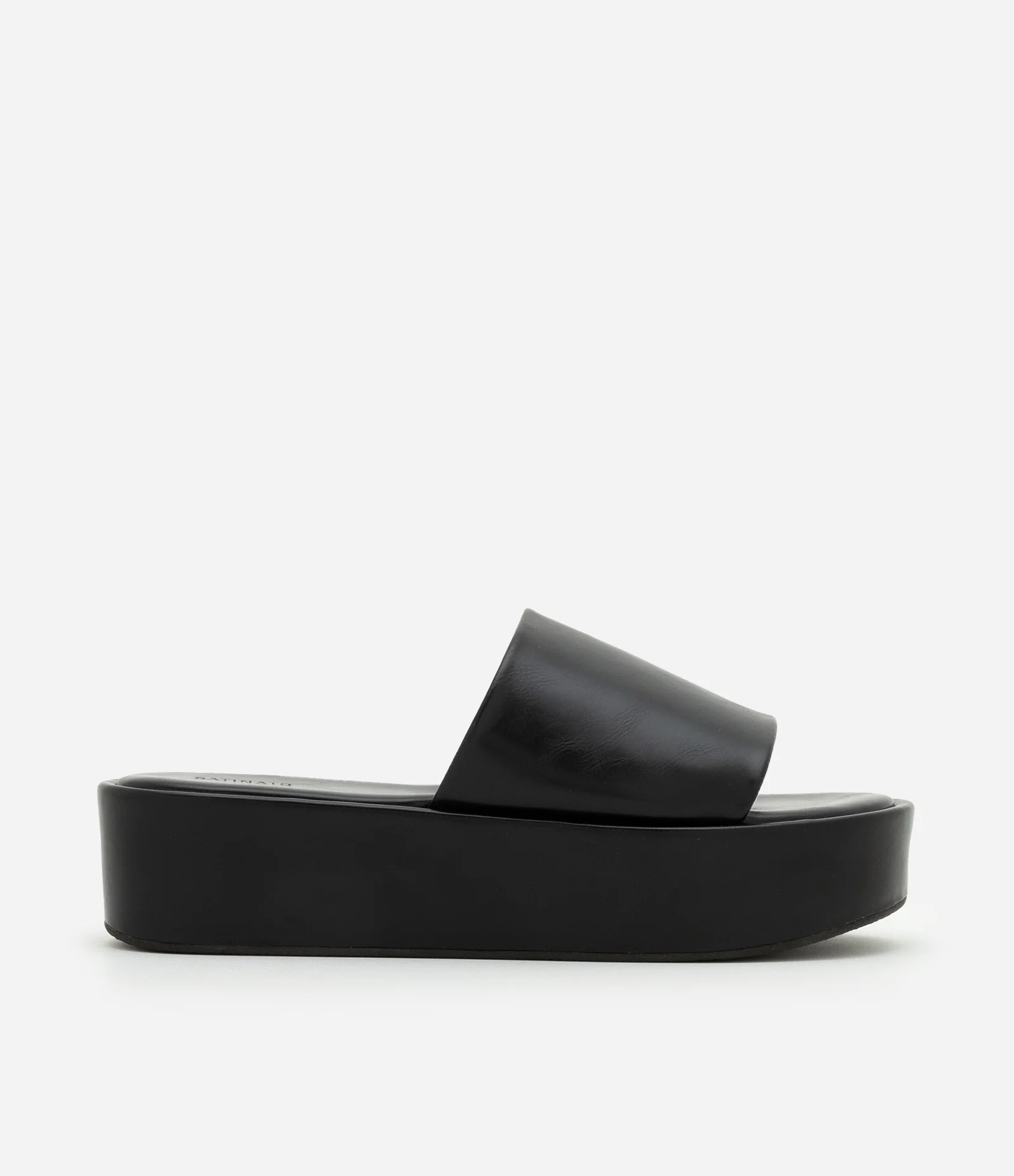 Sandália Slide Flatform em PU com Cabedal Amplo Preto 1