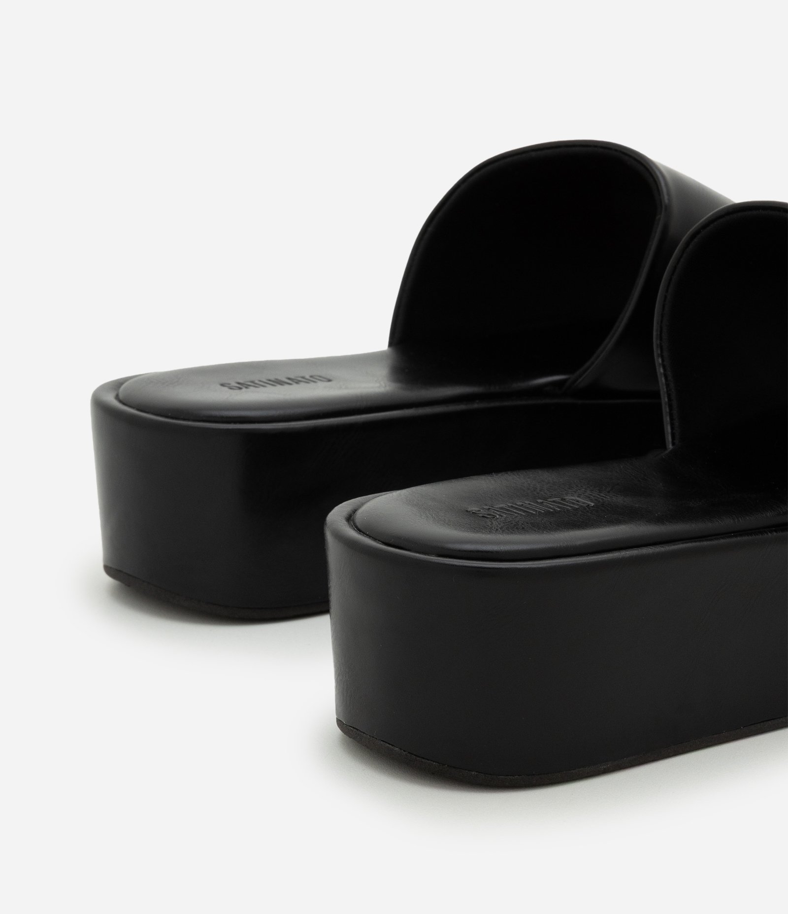 Sandália Slide Flatform em PU com Cabedal Amplo Preto 4